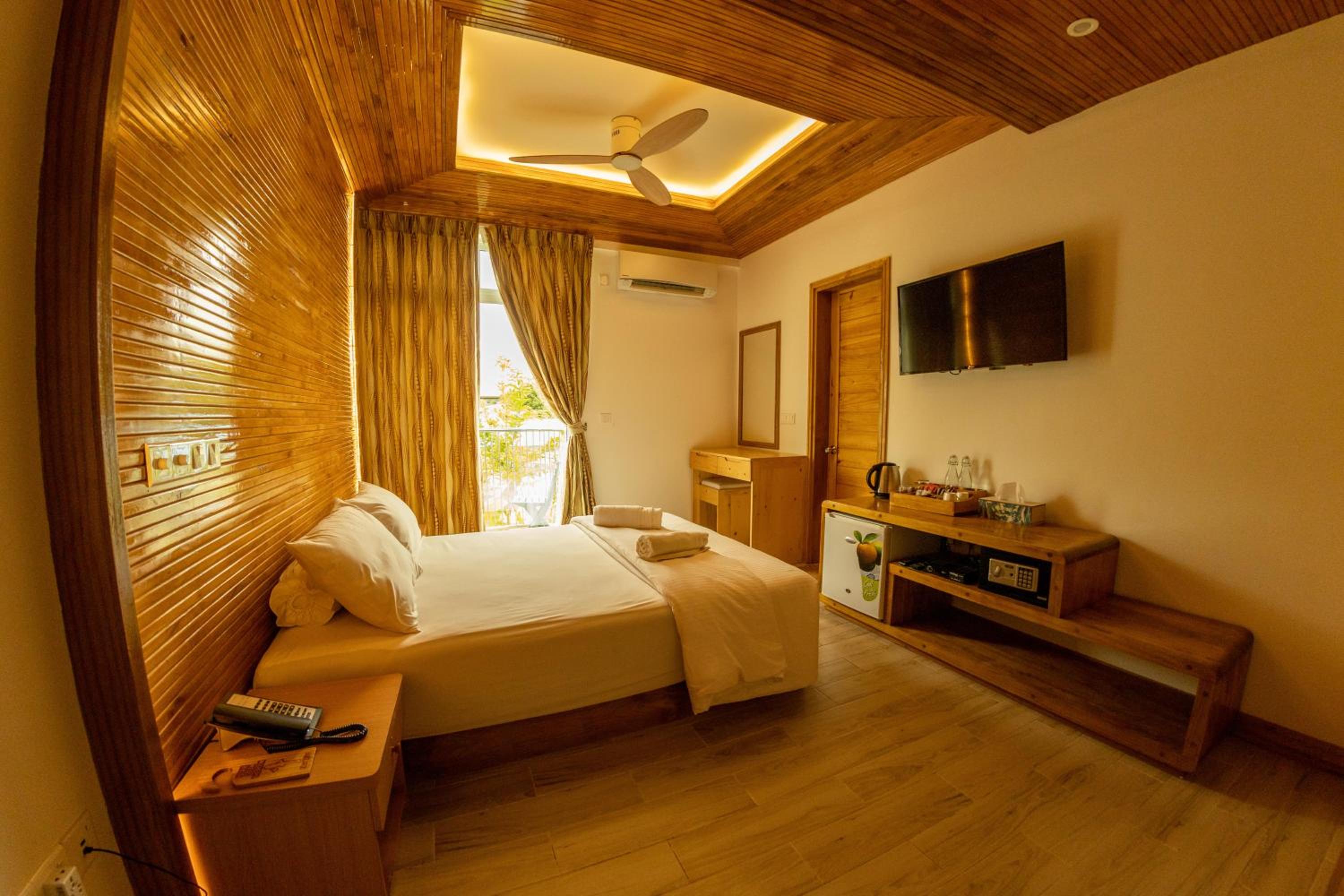 Deluxe Double or Twin Room - Photo 3