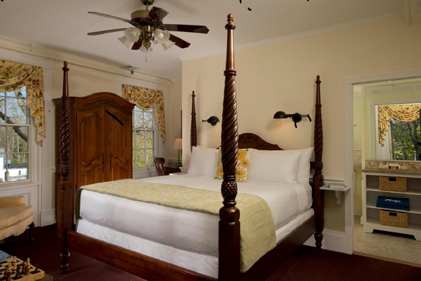 King Suite with Balcony photo 1