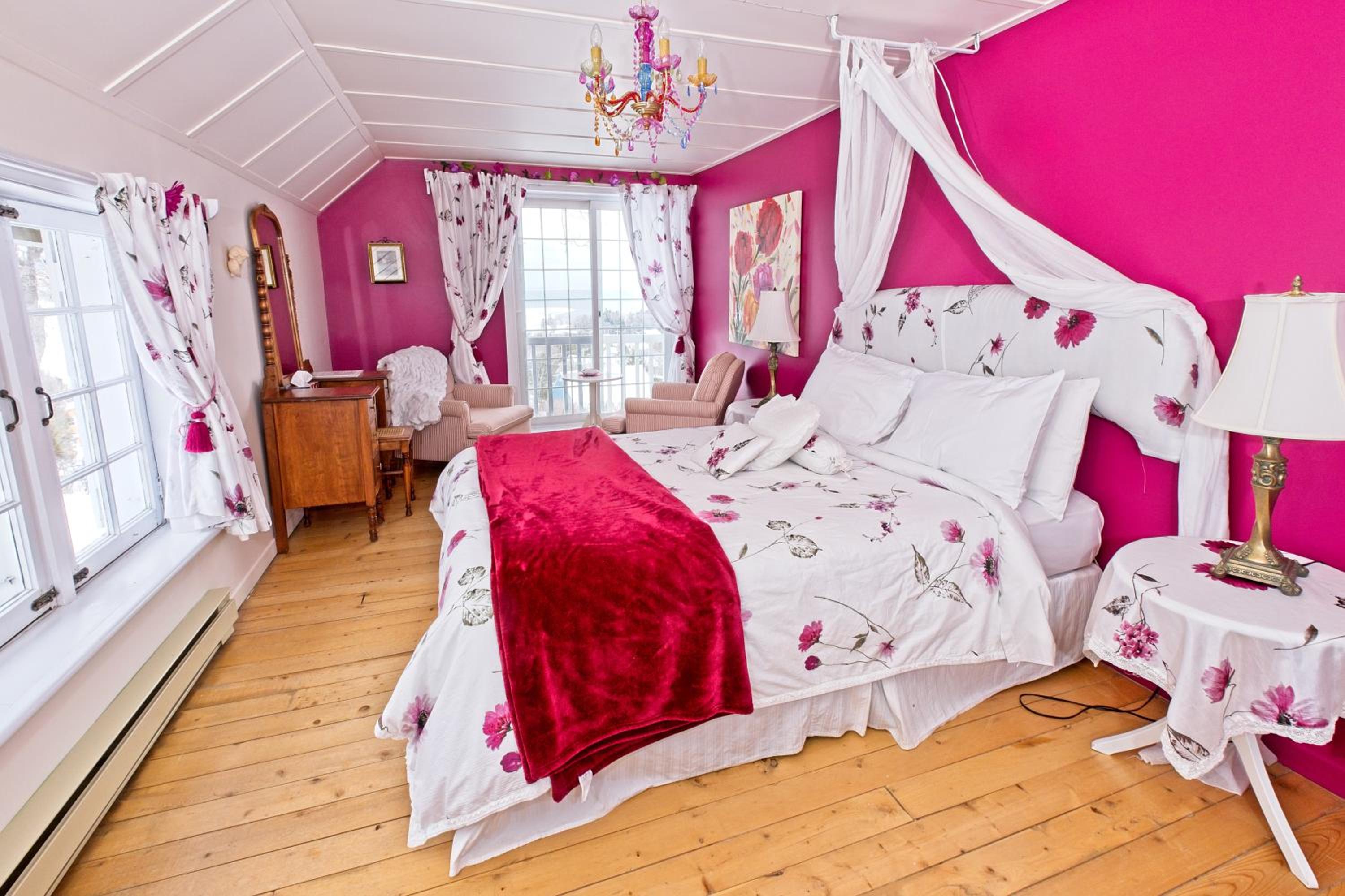 Classic Queen Room - River View 