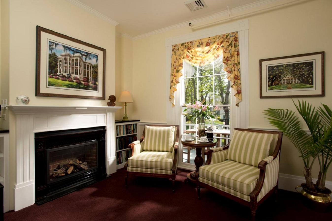 King Suite with Balcony photo 3