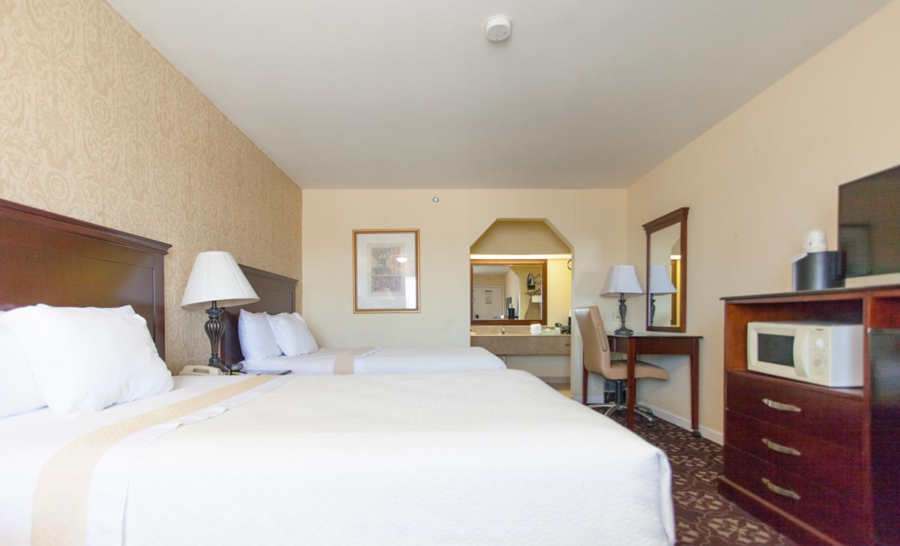 Double Room with Two Double Beds - Smoking - Photo 1