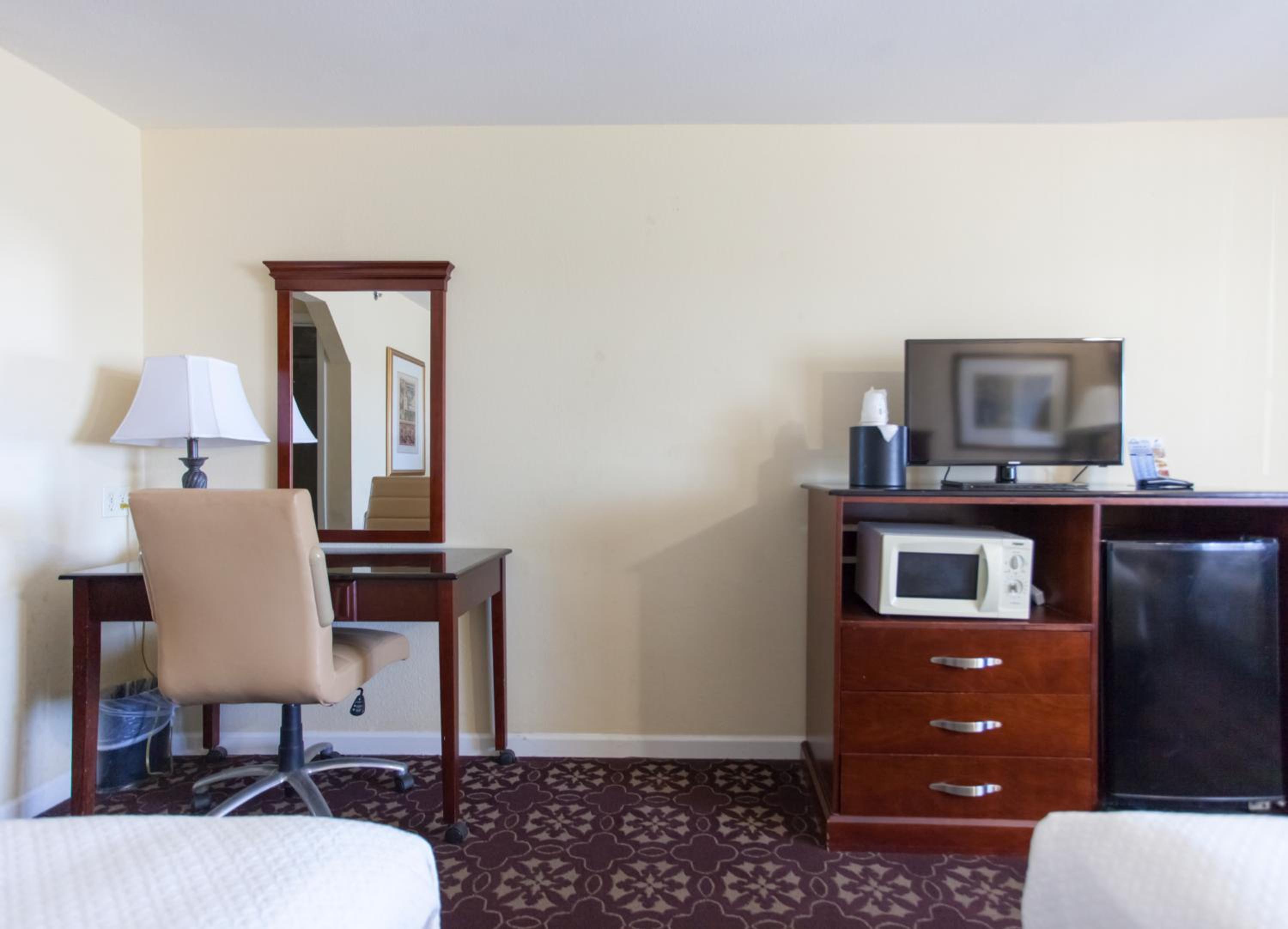 Double Room with Two Double Beds - Smoking - Photo 9