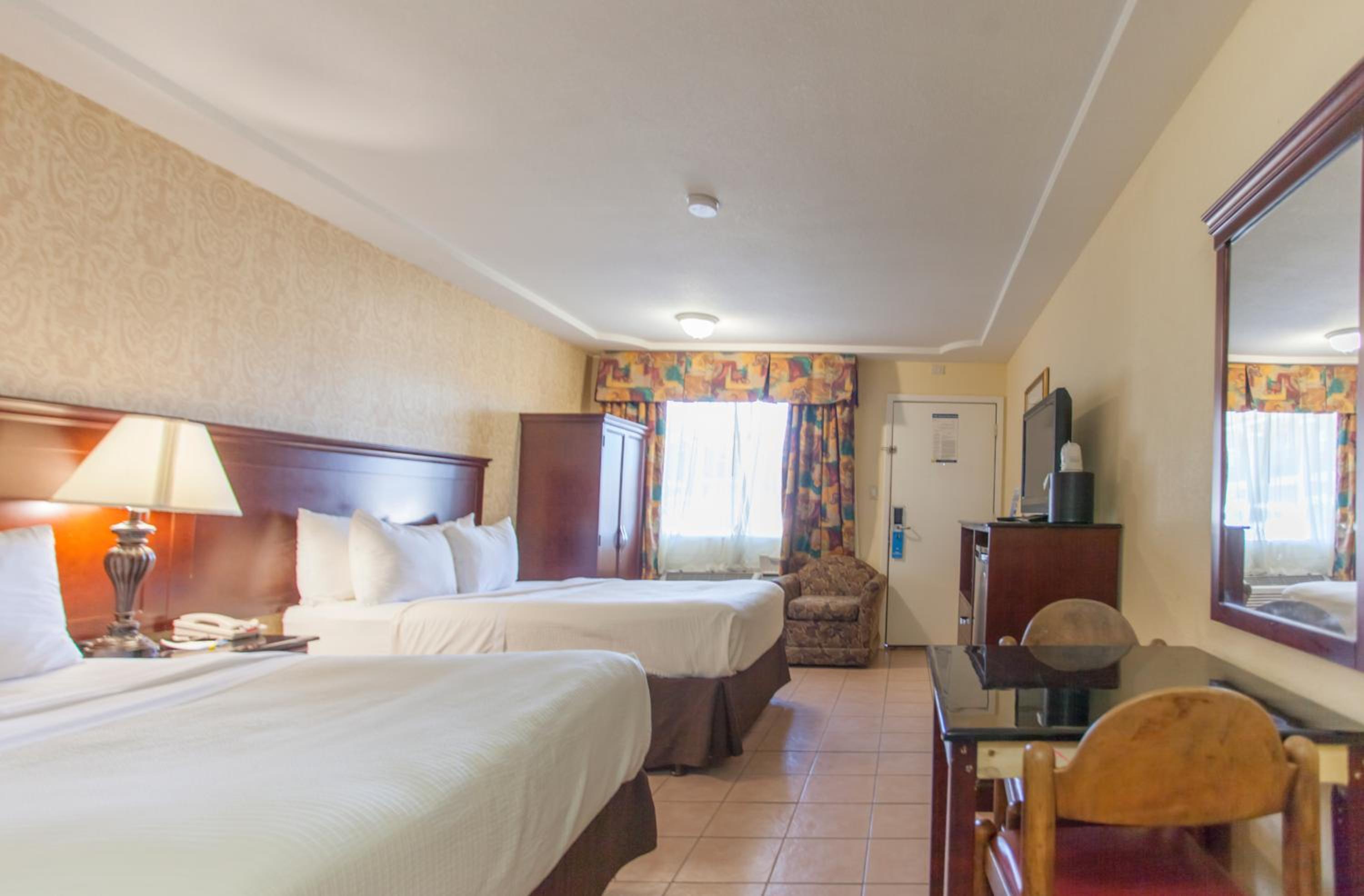 Double Studio with Two Double Beds- Smoking - Photo 1