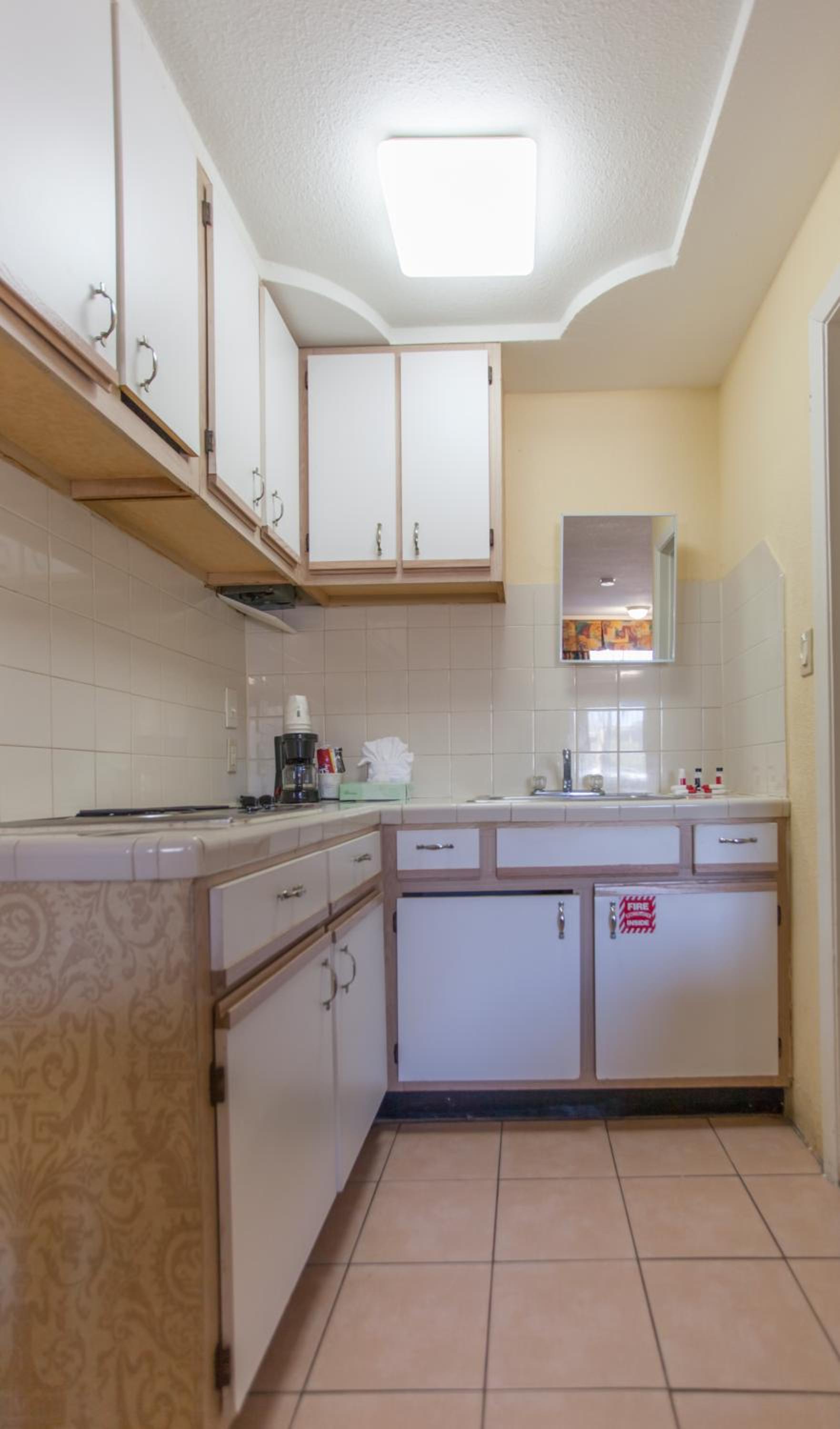 Double Studio with Two Double Beds- Smoking - Photo 7