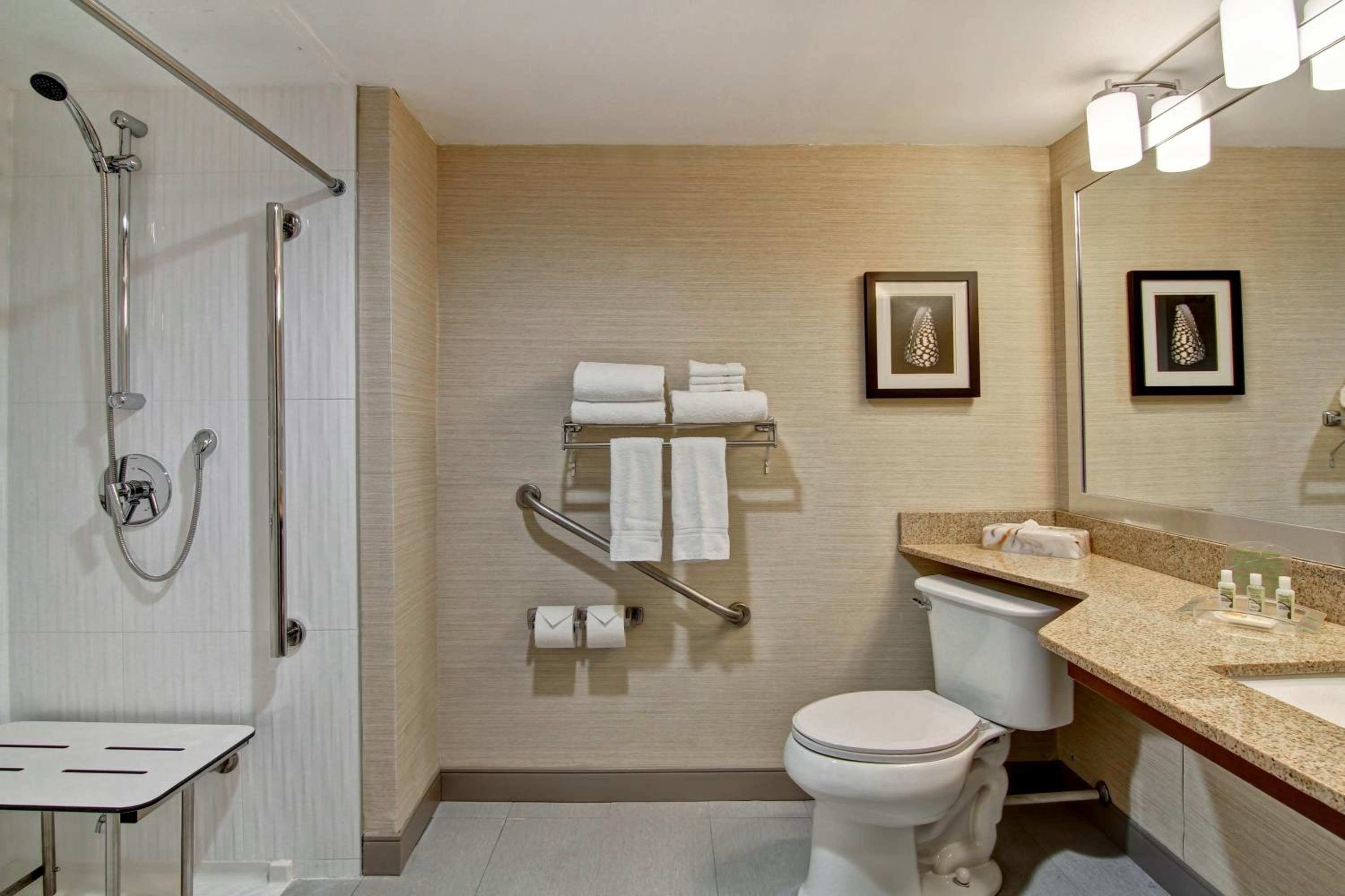 Standard Queen Room - Communications Access - Photo 3