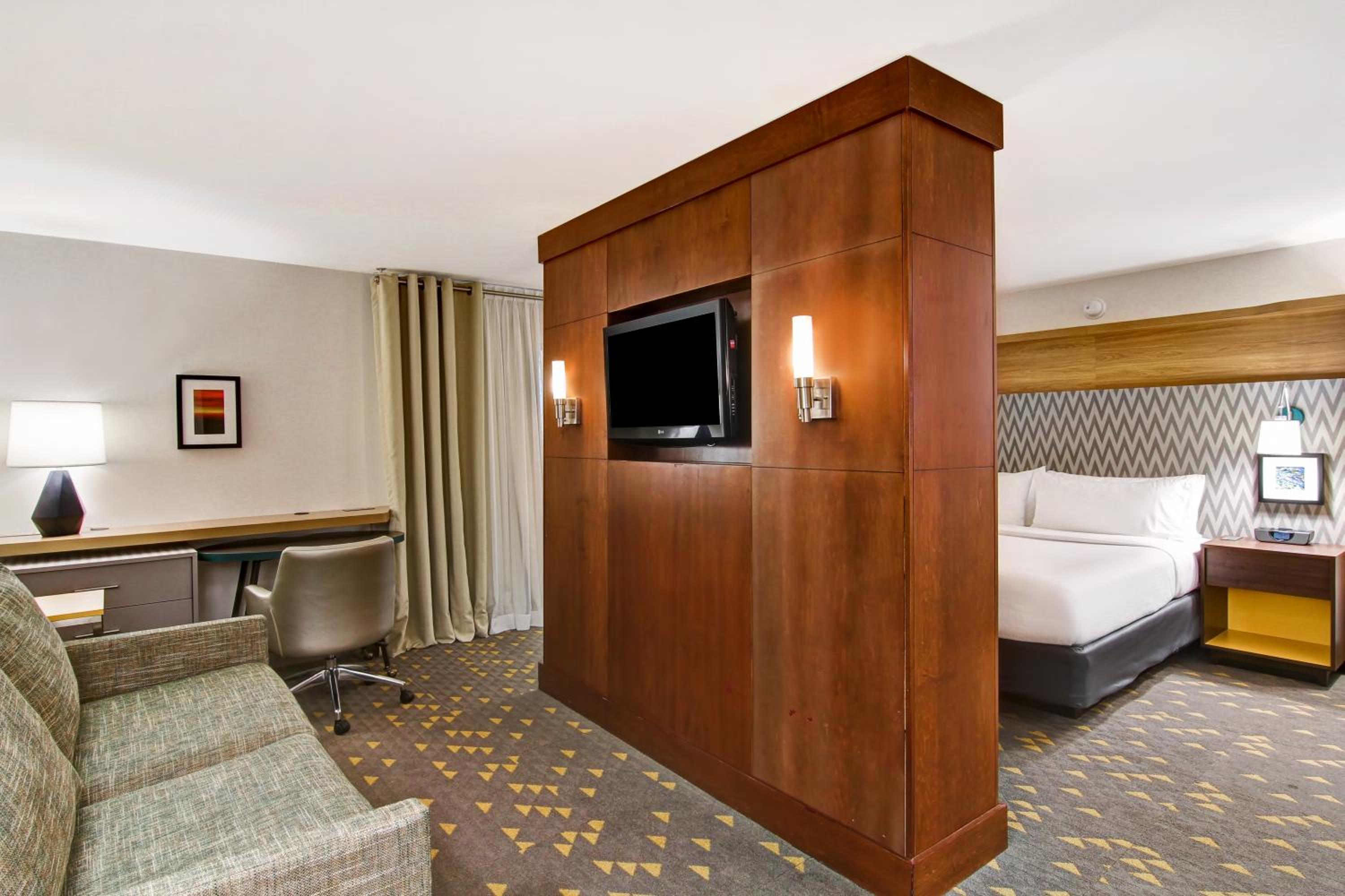 King Suite with Sofa Bed - Photo 2