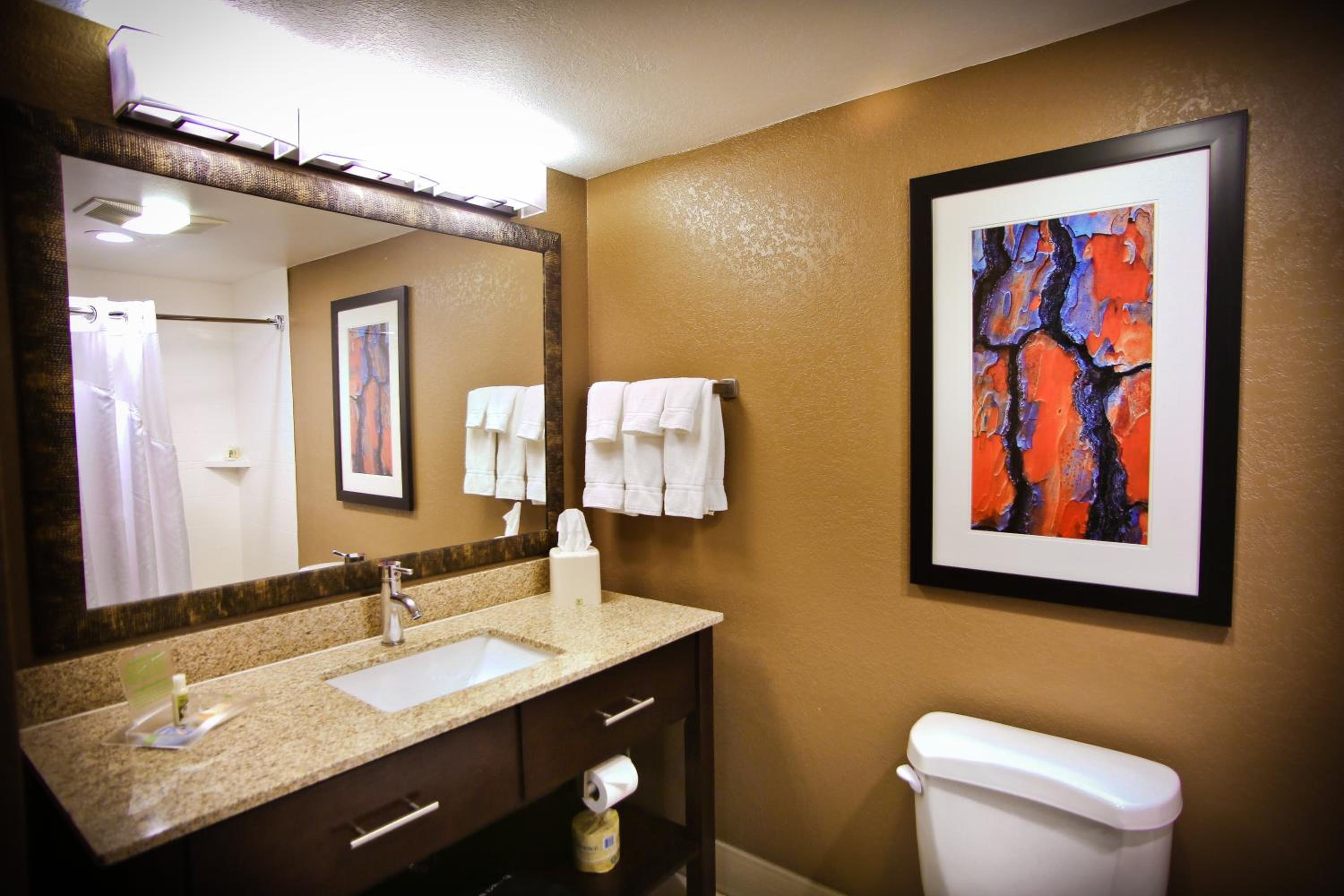 Queen Room with Two Queen Beds photo 3