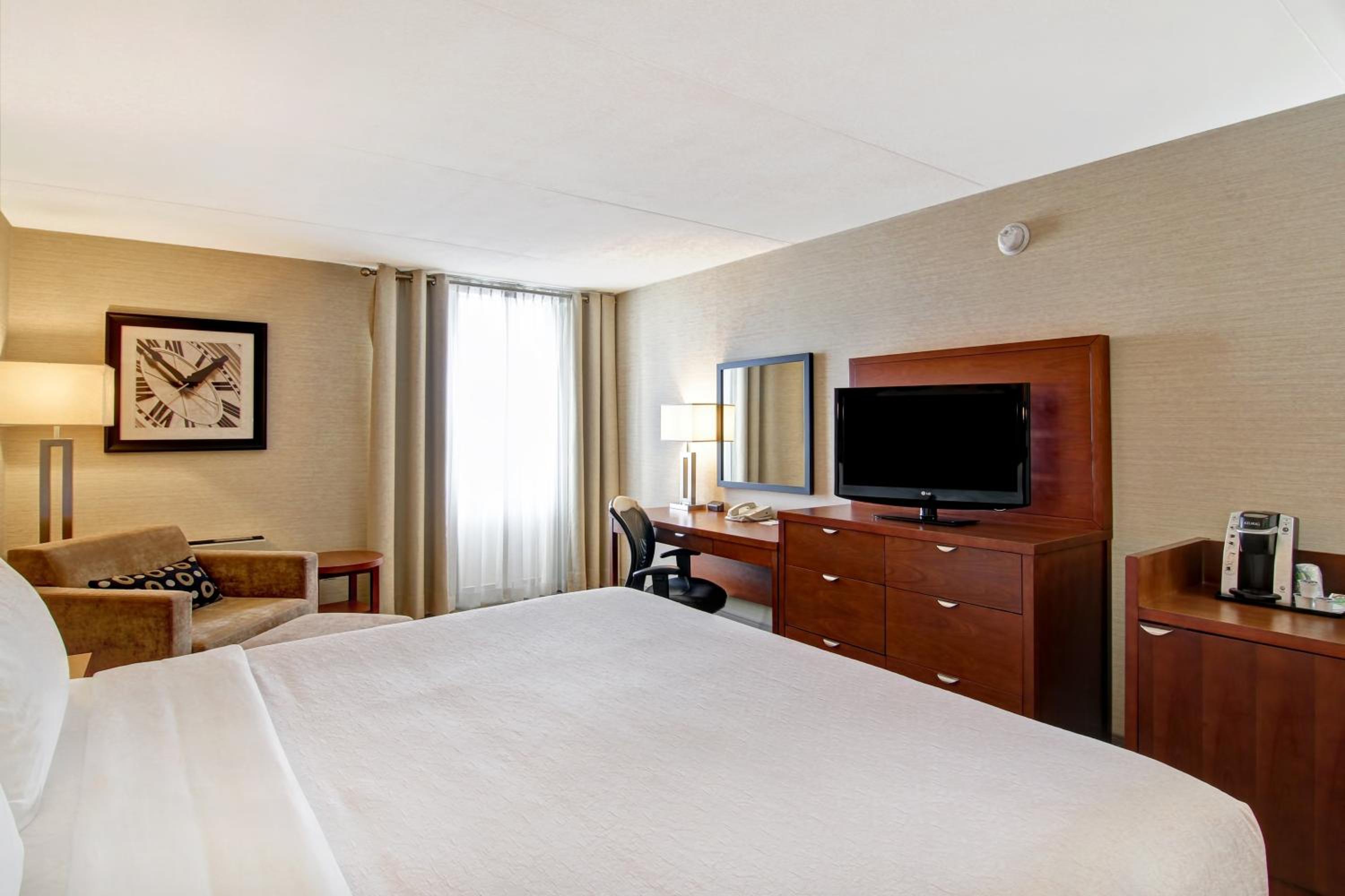 Premium Corner King Room - Photo 1