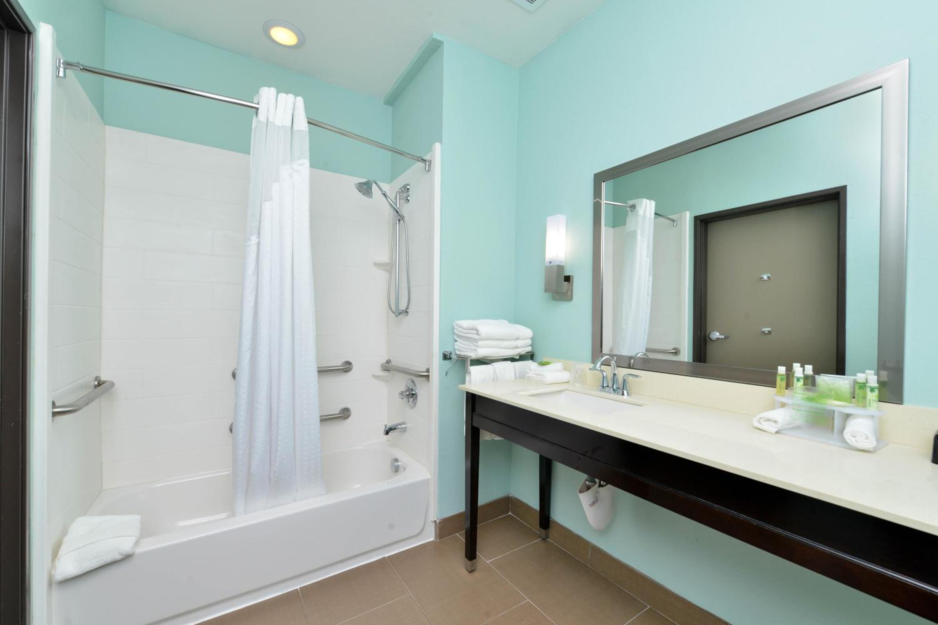 Suite with Two Queen Beds and Sofa Bed - Mobility Access