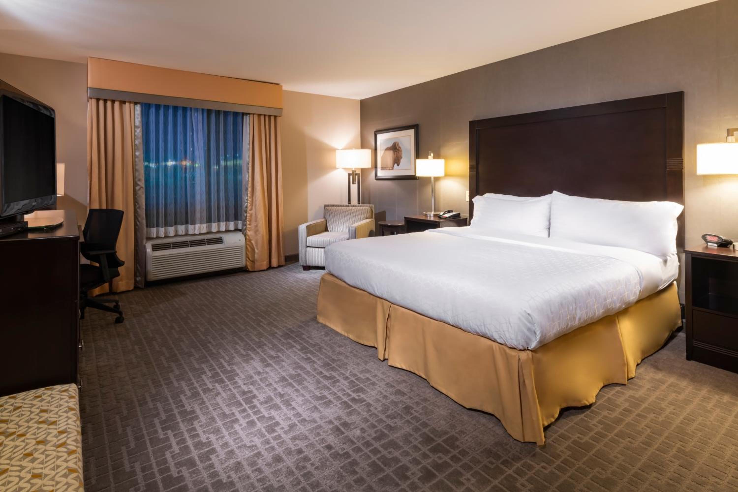 King Room - Mobility Access/Hearing Accessible - Photo 3