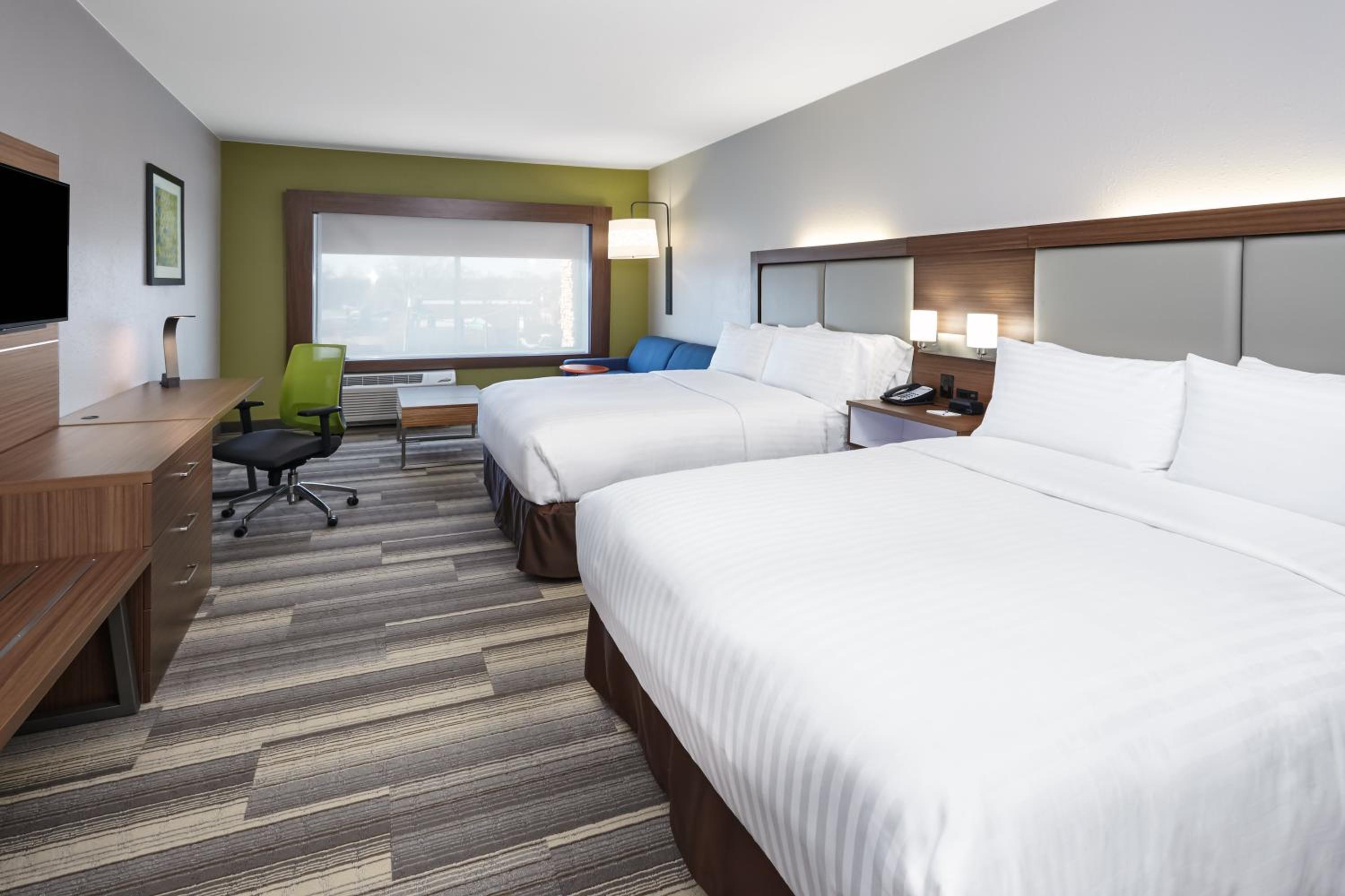 Suite with Two Queen Beds photo 1
