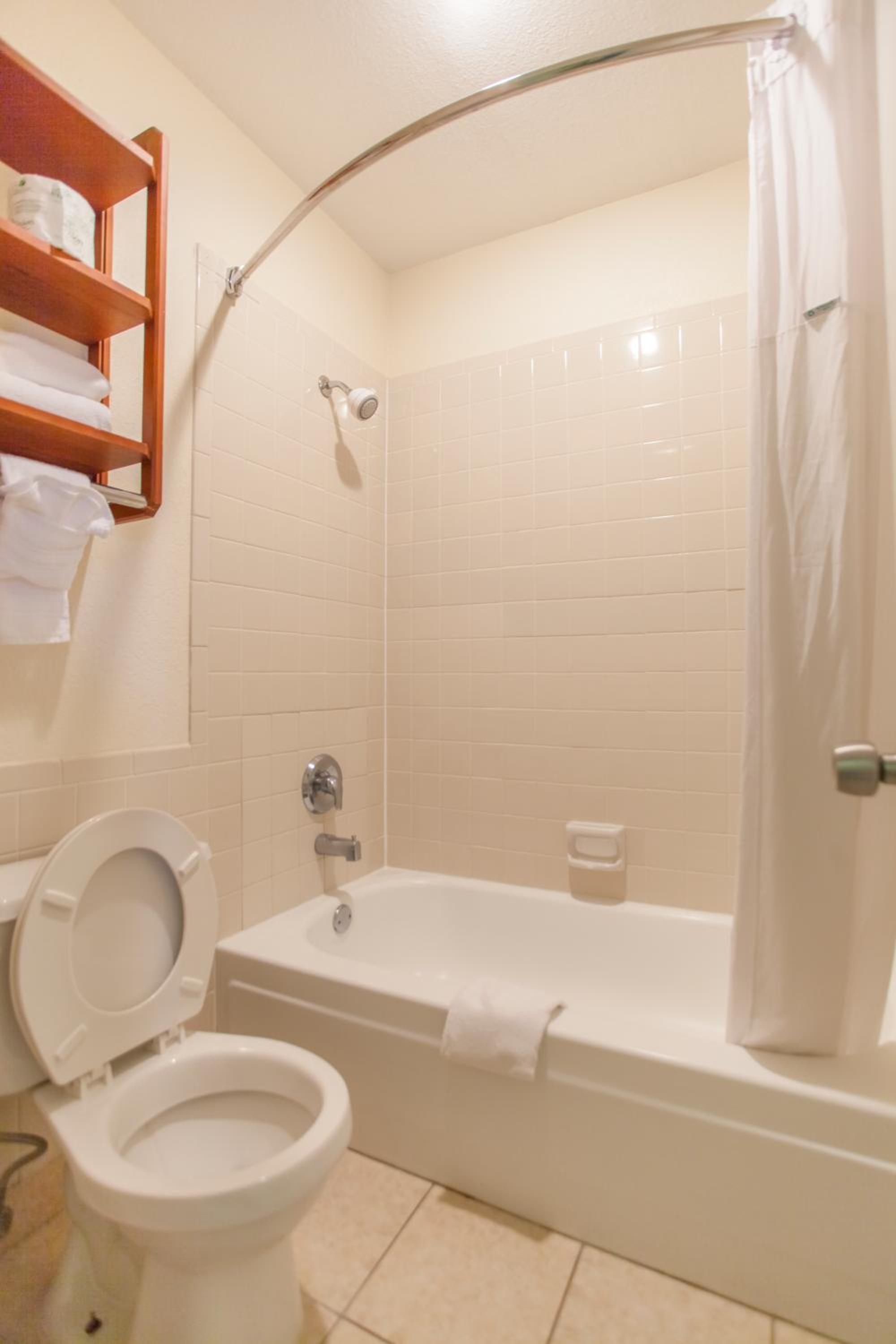 Deluxe King Studio with Spa Bath - Photo 9