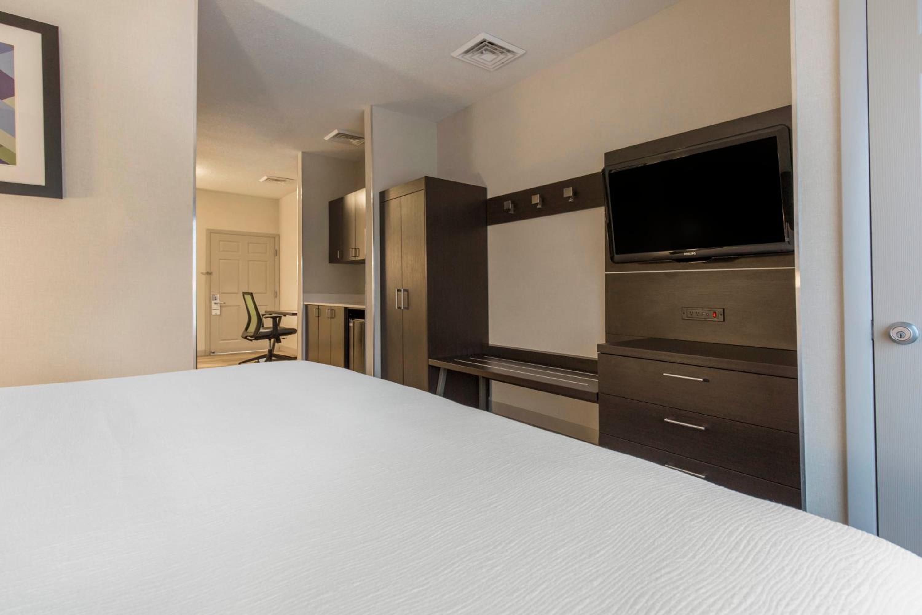 King Suite with Sofa Bed - Photo 3