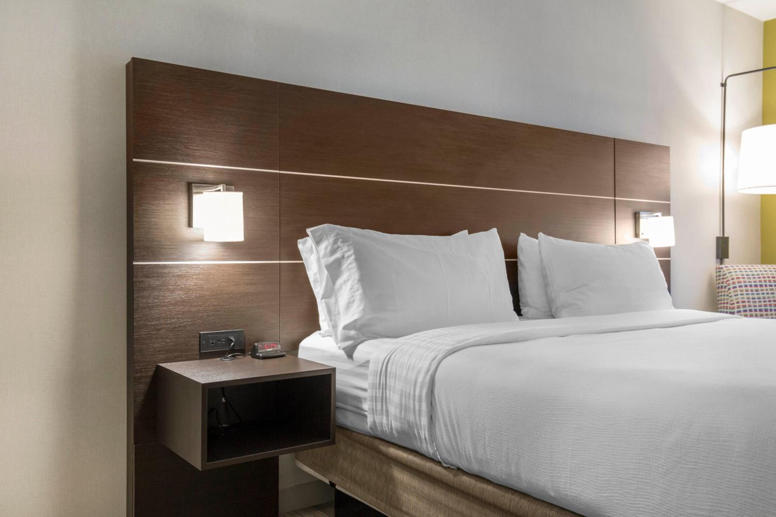 Standard King Room - Photo 5