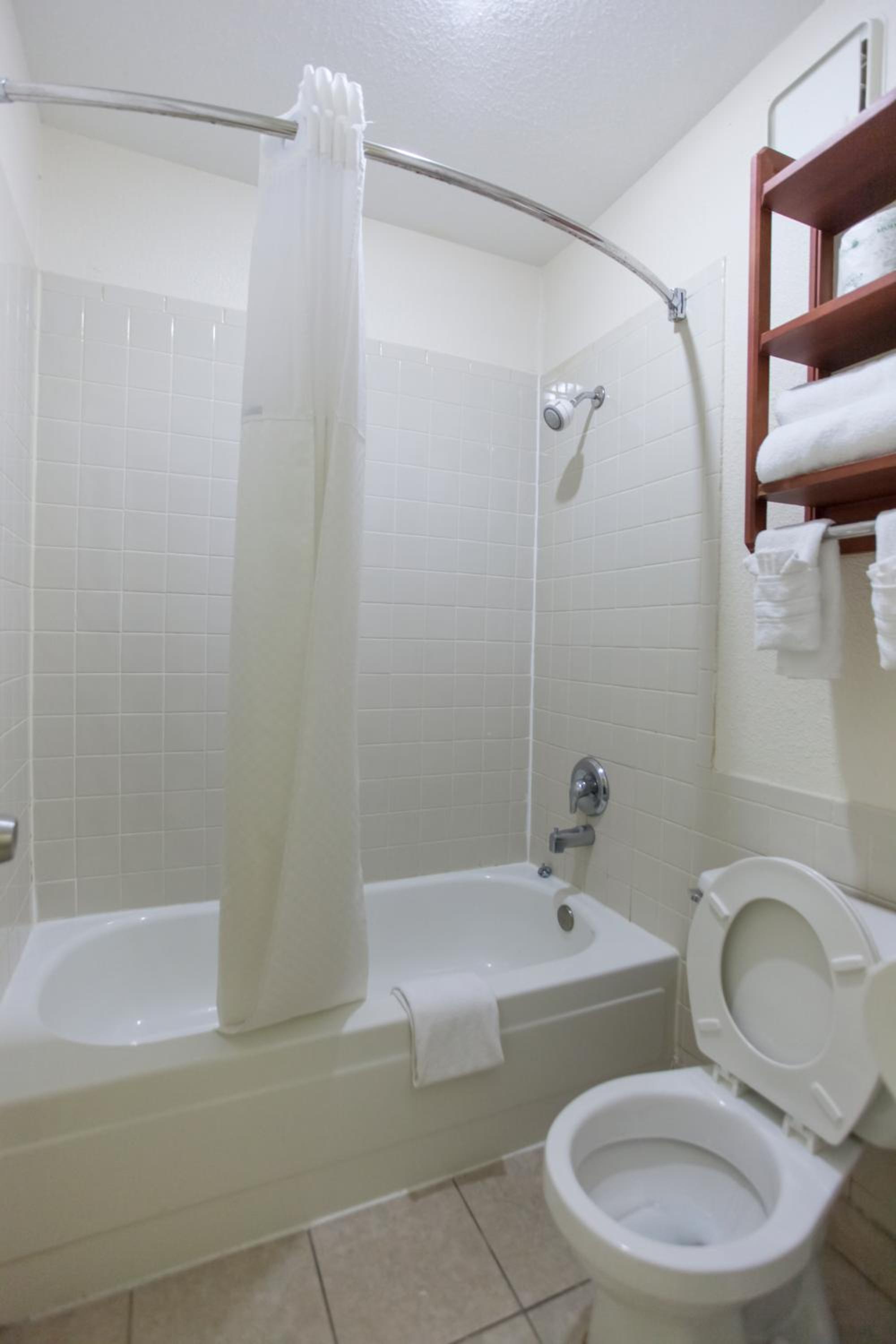 Queen Studio Suite with Two Queen Beds - Non-Smoking - Photo 4