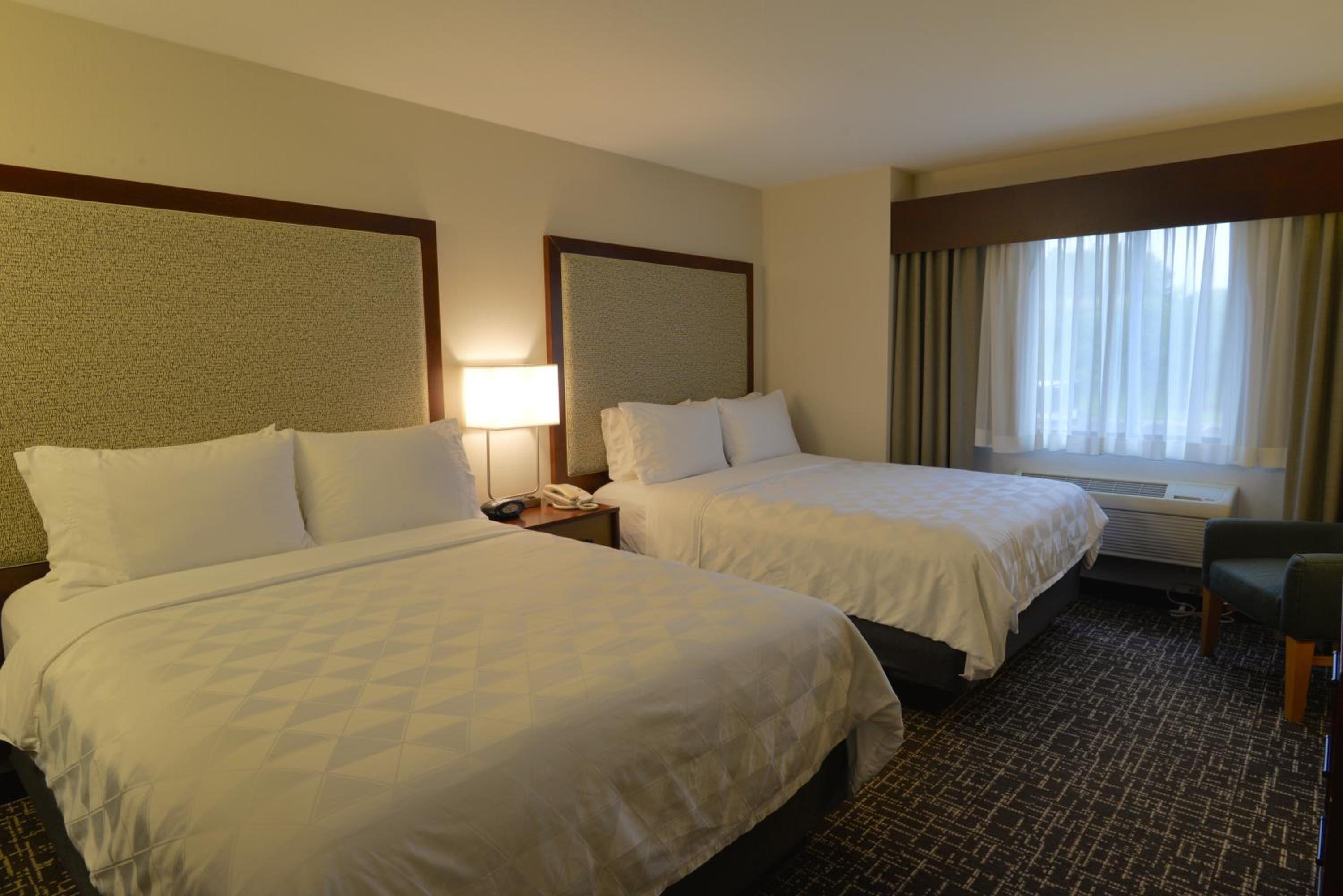 Suite with Two Queen Beds - Photo 2