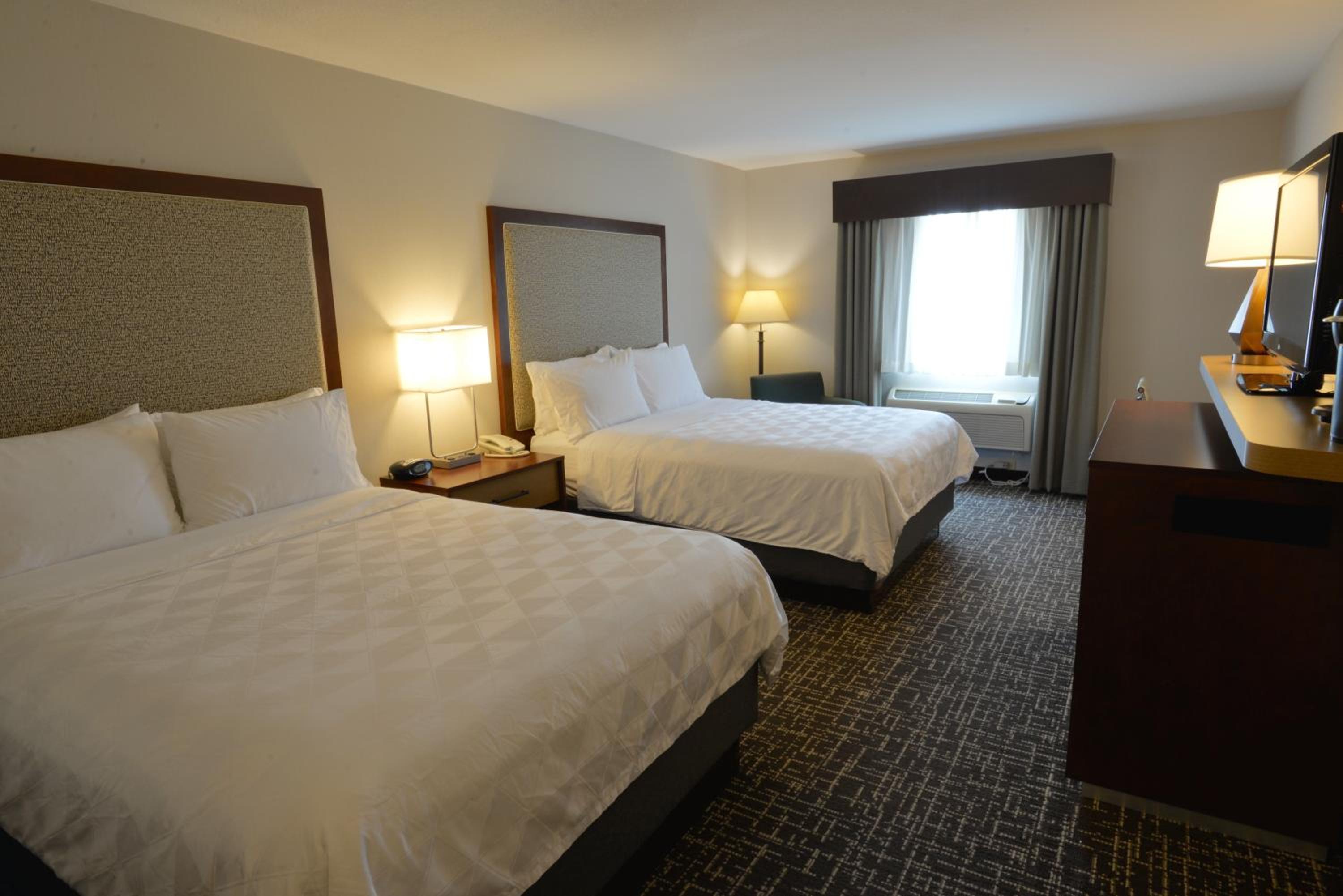 Queen Room with Two Queen Beds and Pool View - Photo 1