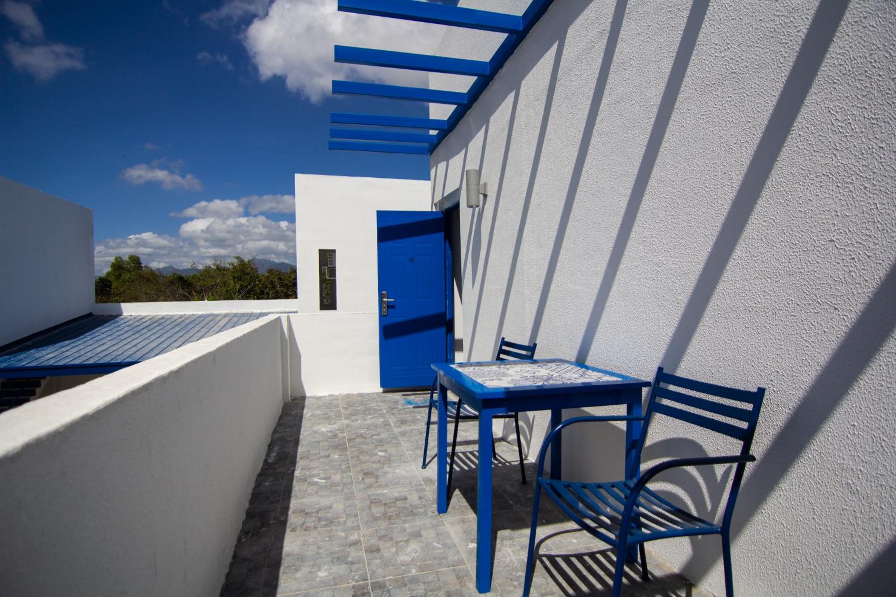 Family Room with Balcony photo 3