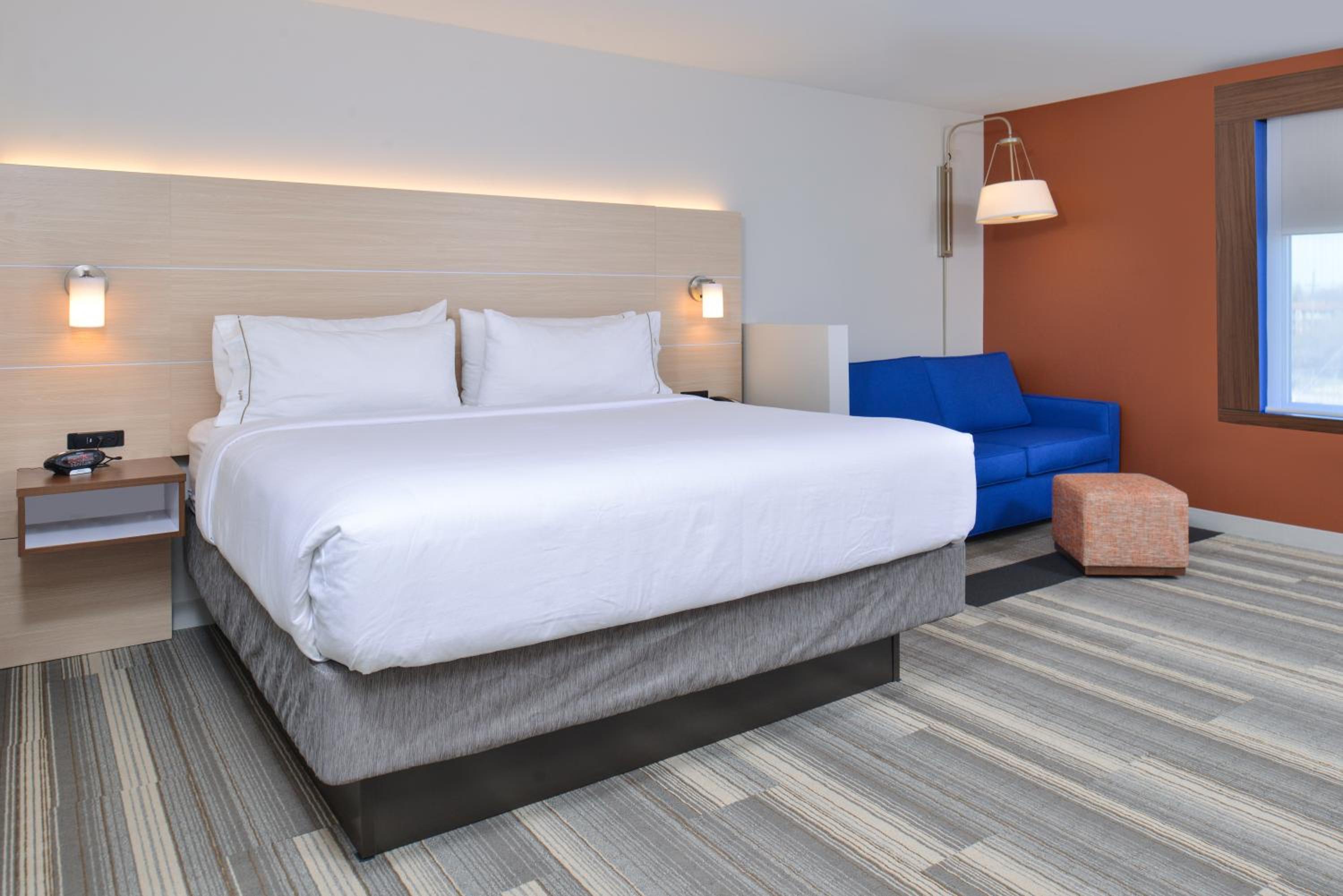 Standard King Room photo 3