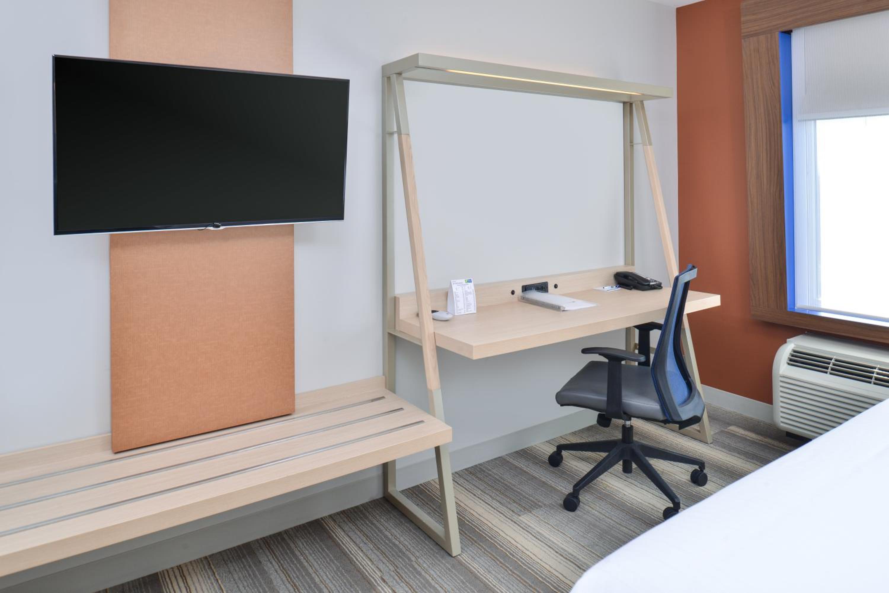 Queen Room with Two Queen Beds - Hearing Accessible/Non-Smoking photo 1