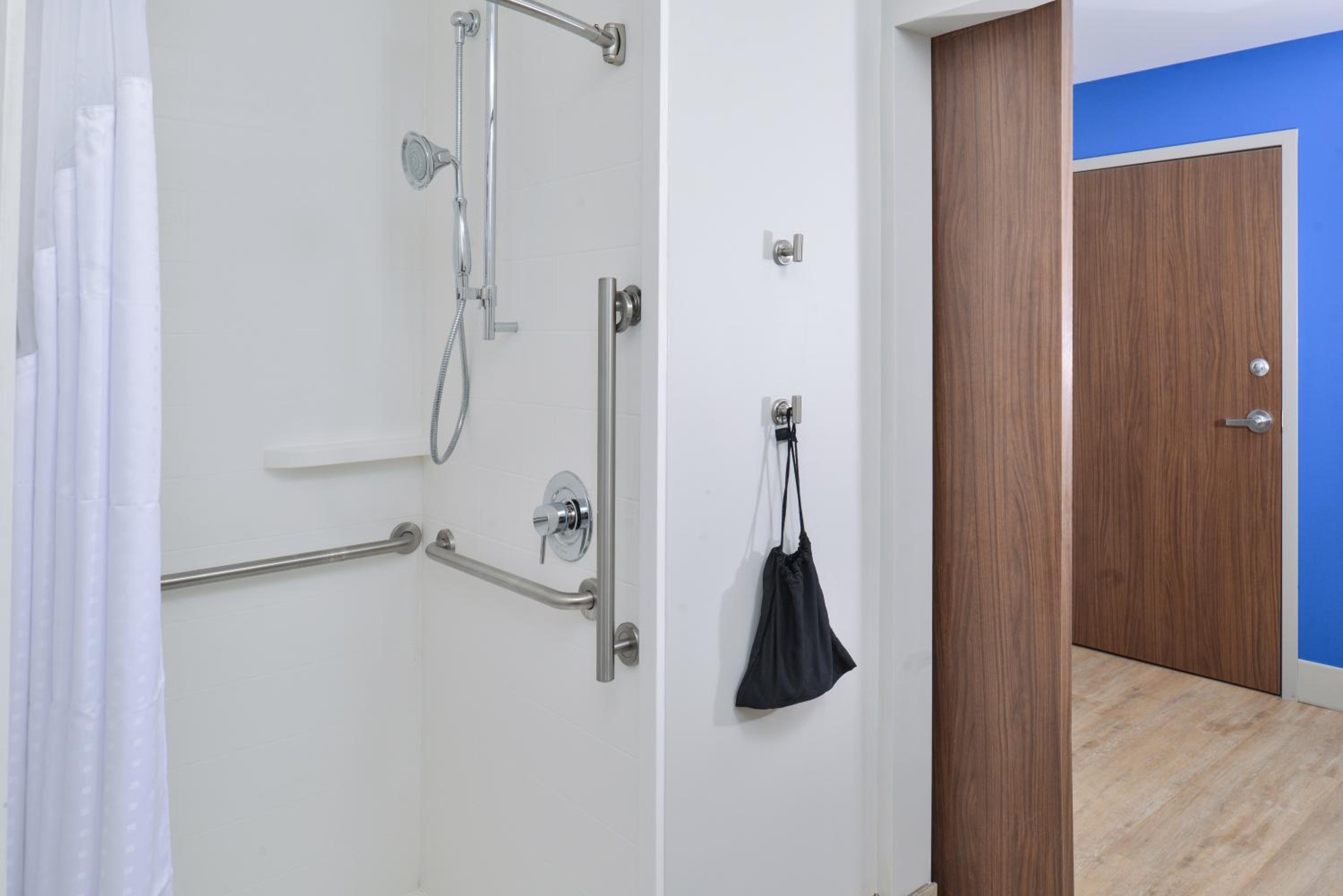 Accessible Two Queen - Roll In Shower photo 2