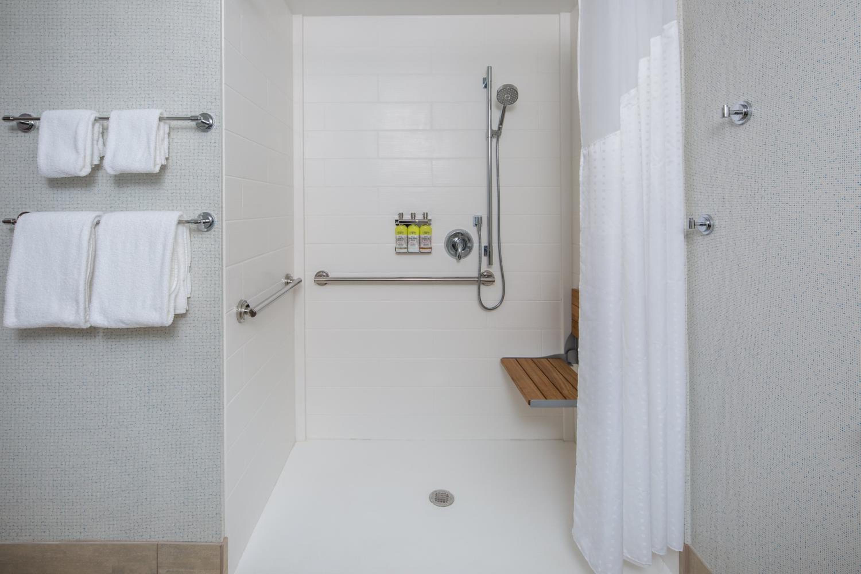 King Room - Mobility Access/Hearing Accessible - Photo 4