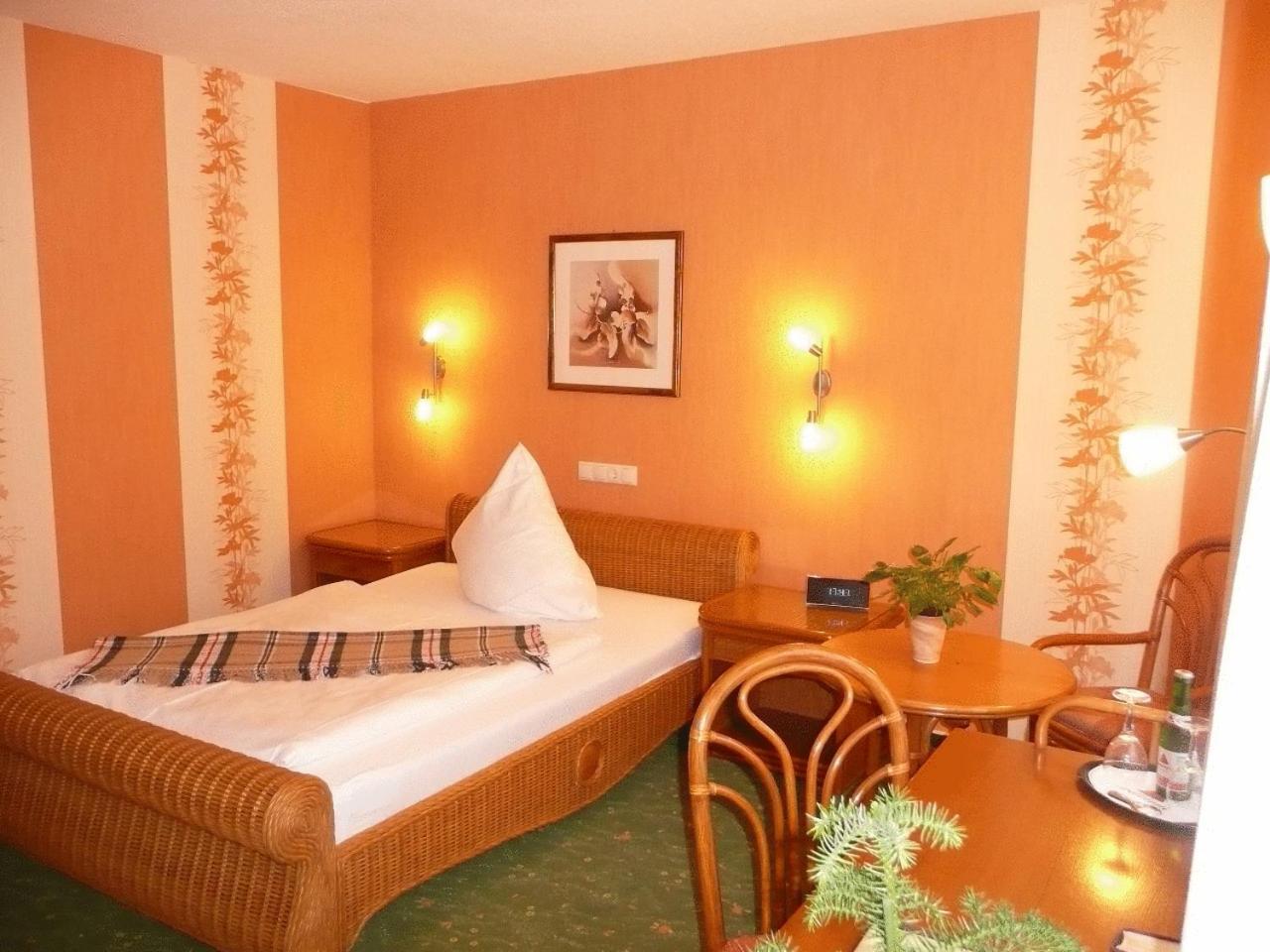 Twin Room - Photo 3