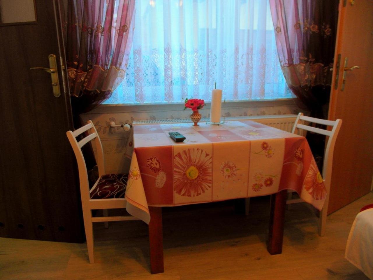 Double Room with Private Bathroom - Photo 6