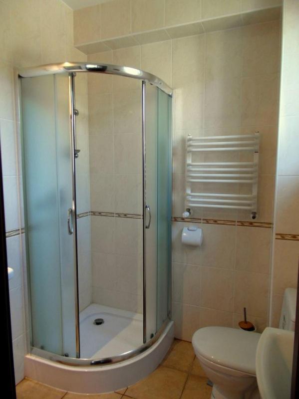 Double Room with Private Bathroom - Photo 7