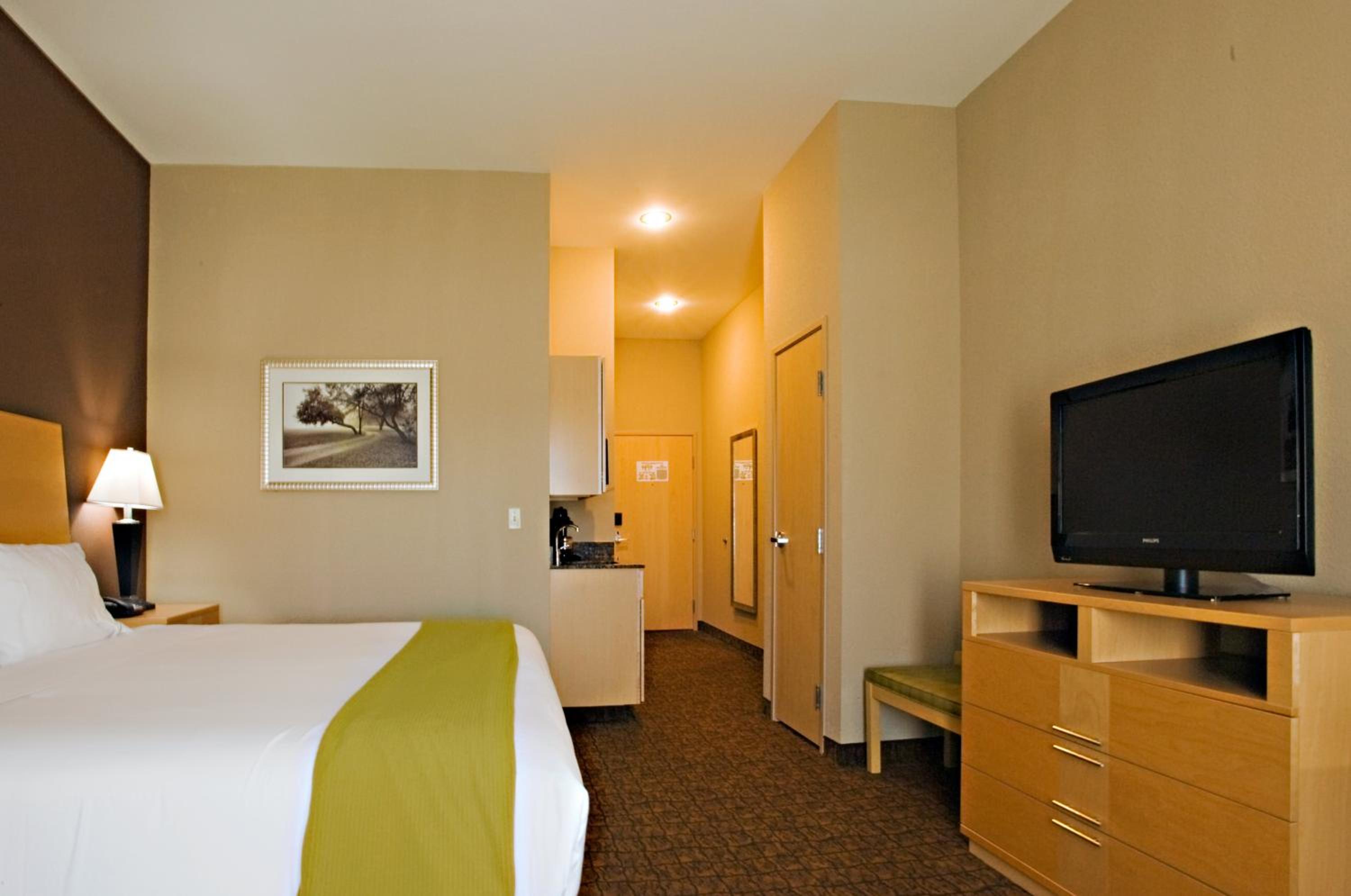Standard King Room - Photo 2