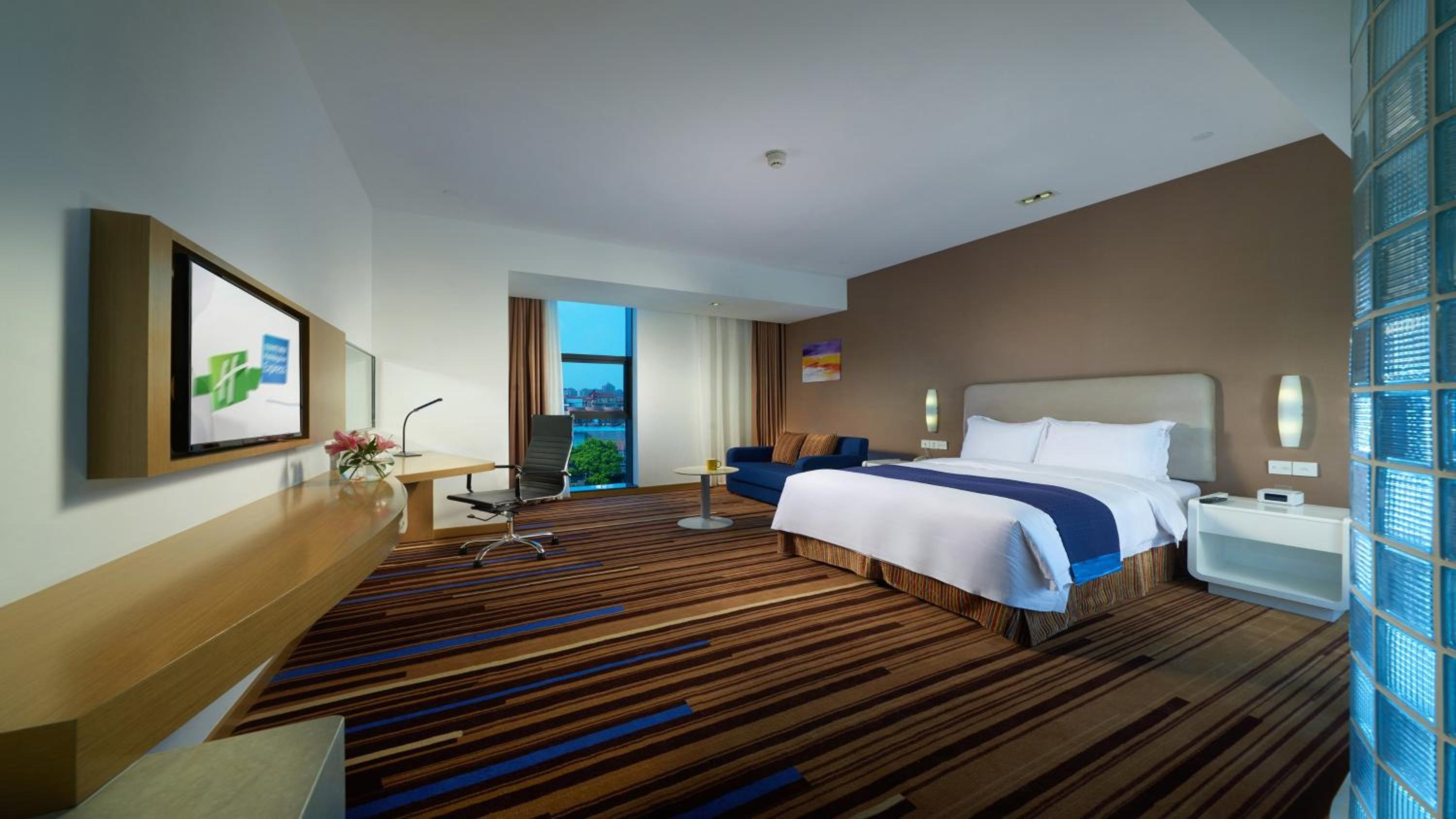 Standard Tall King Room