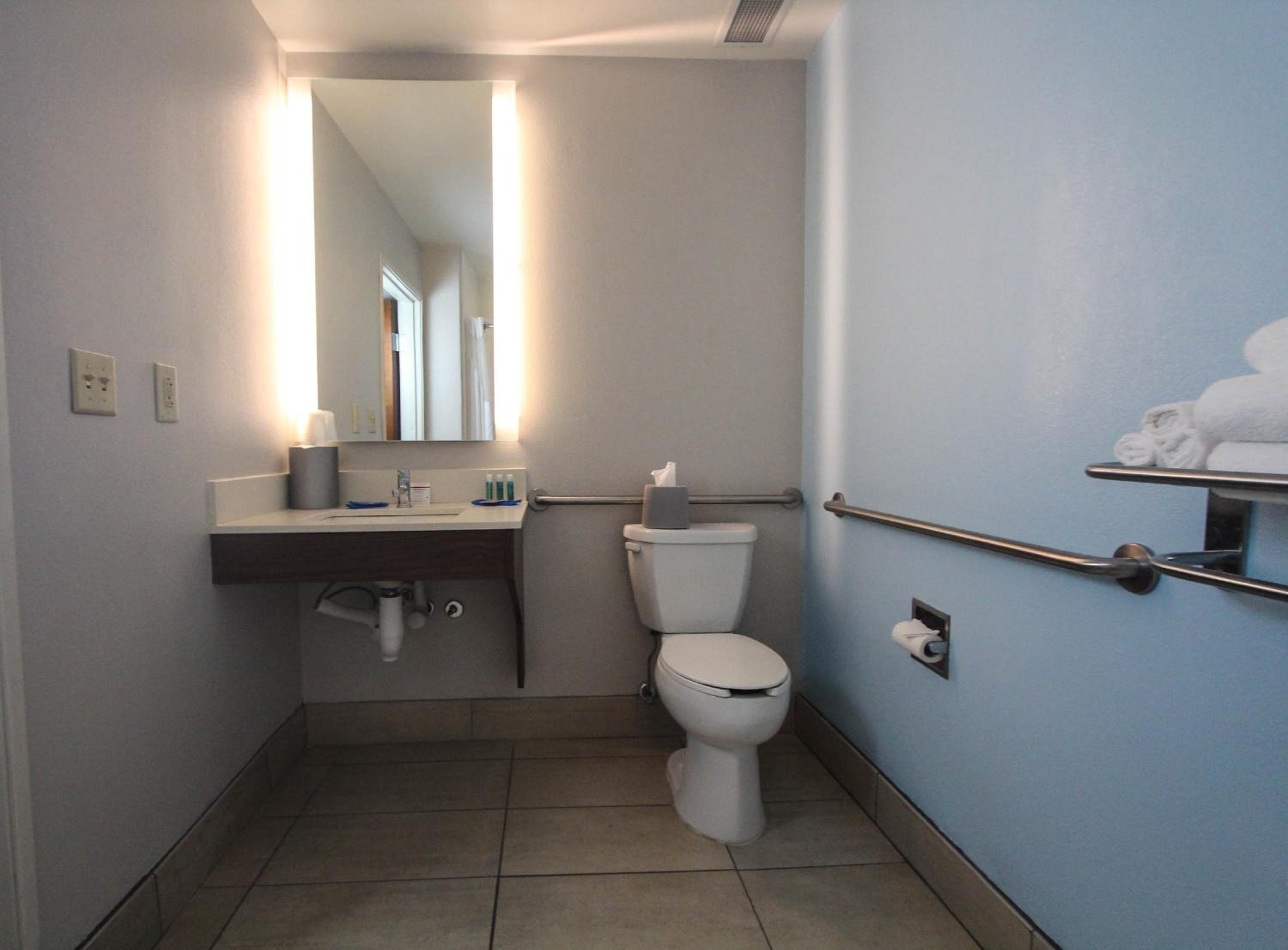 Deluxe King Room - Hearing Accessible  - Photo 3