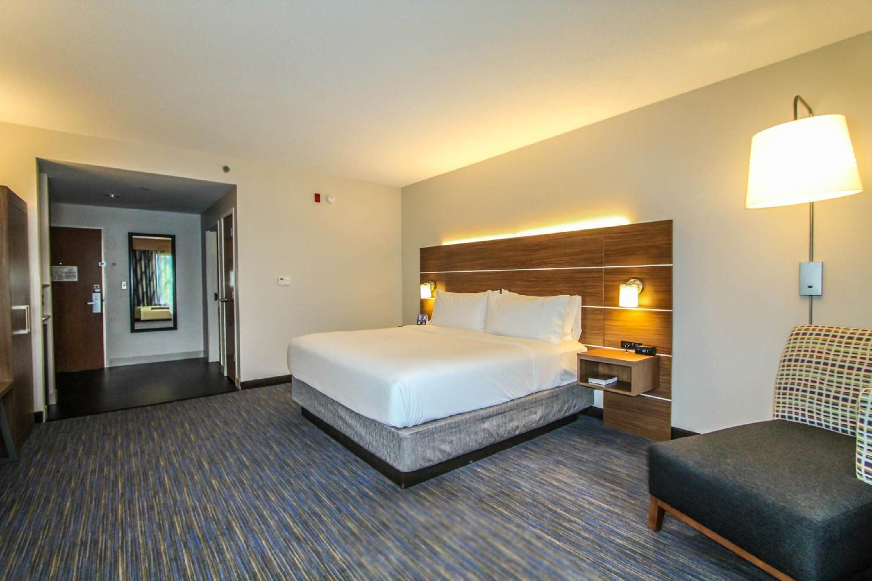 Standard King Room - Photo 2