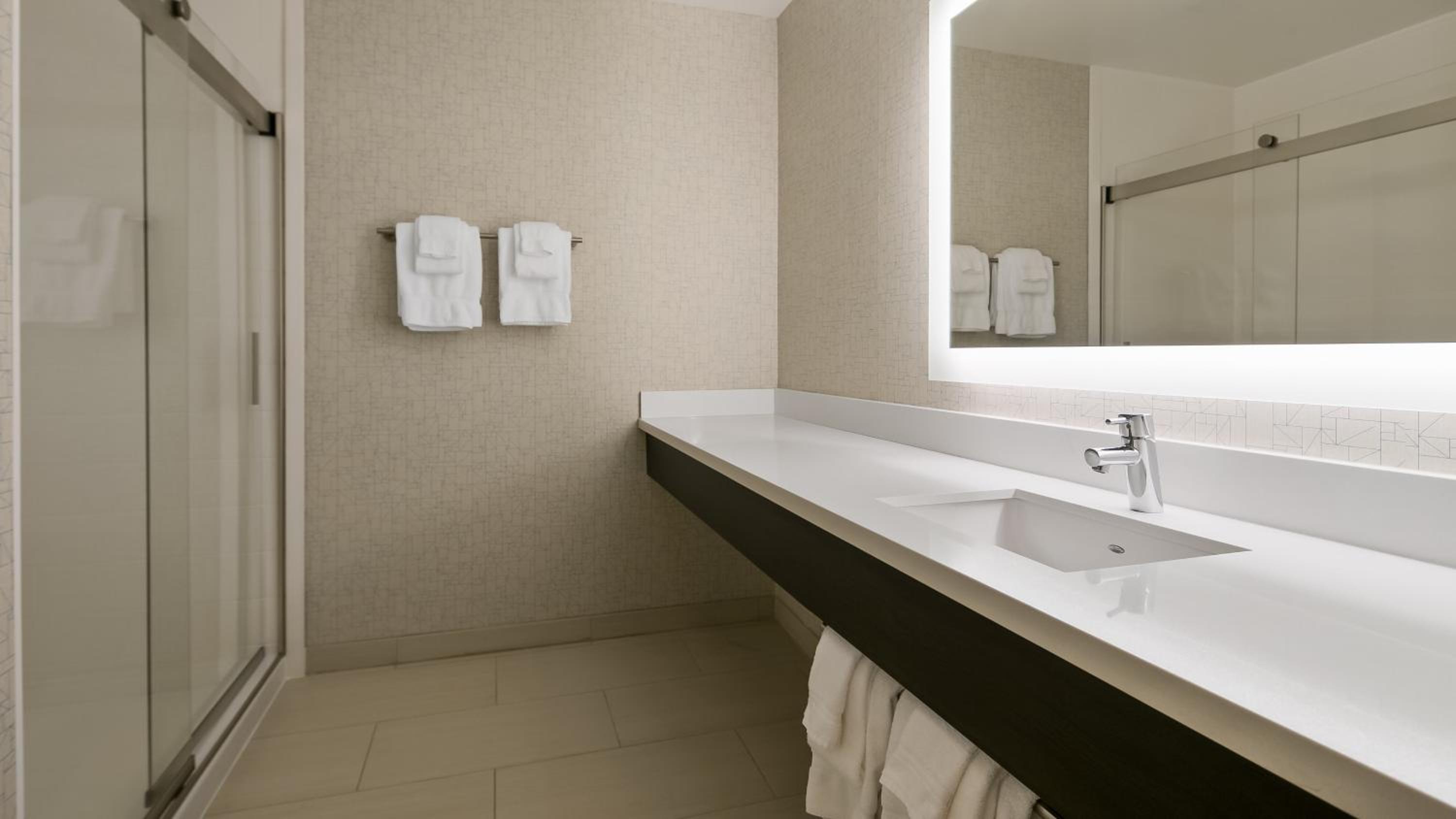 Standard King Room - Photo 3