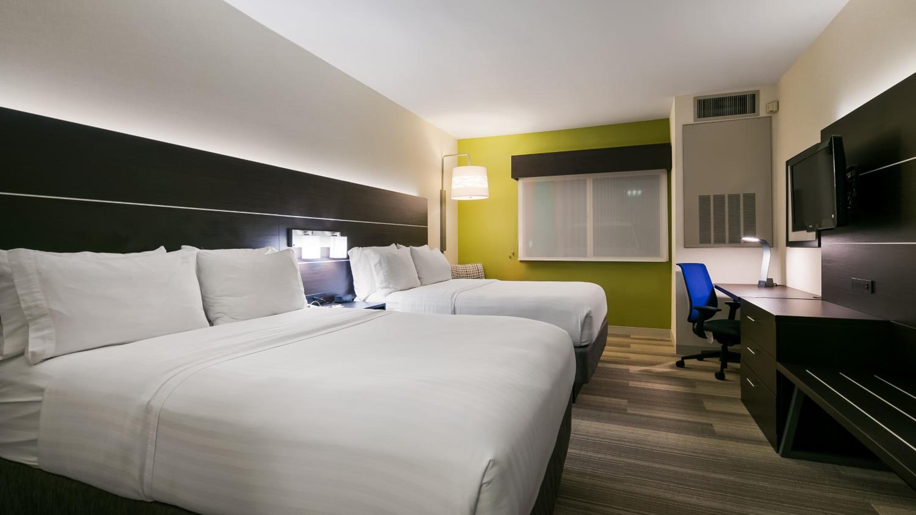 Standard Queen Room with Two Queen Beds - Communications and Mobility Accessible - Photo 2