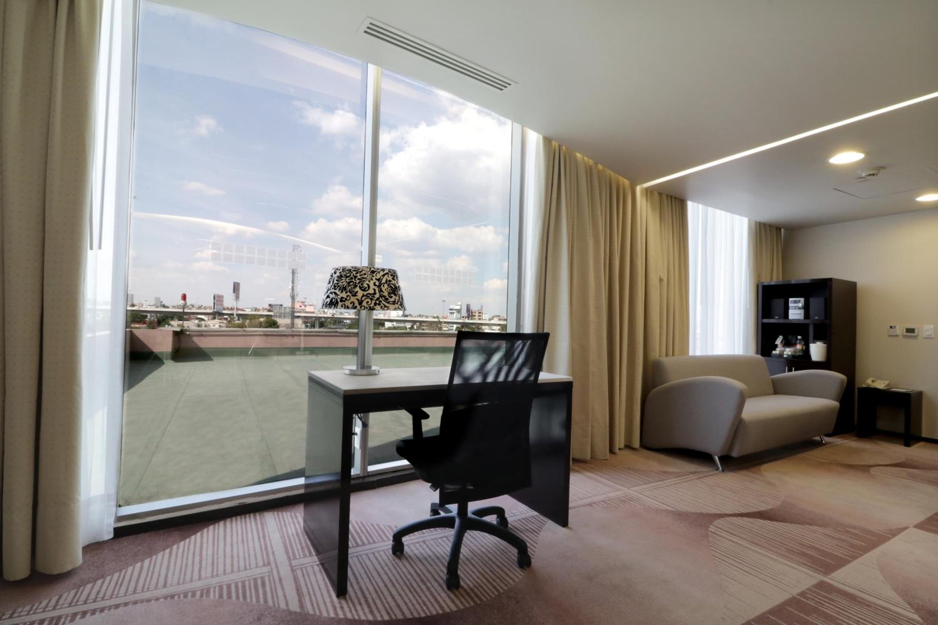 Premium King Room - Photo 3