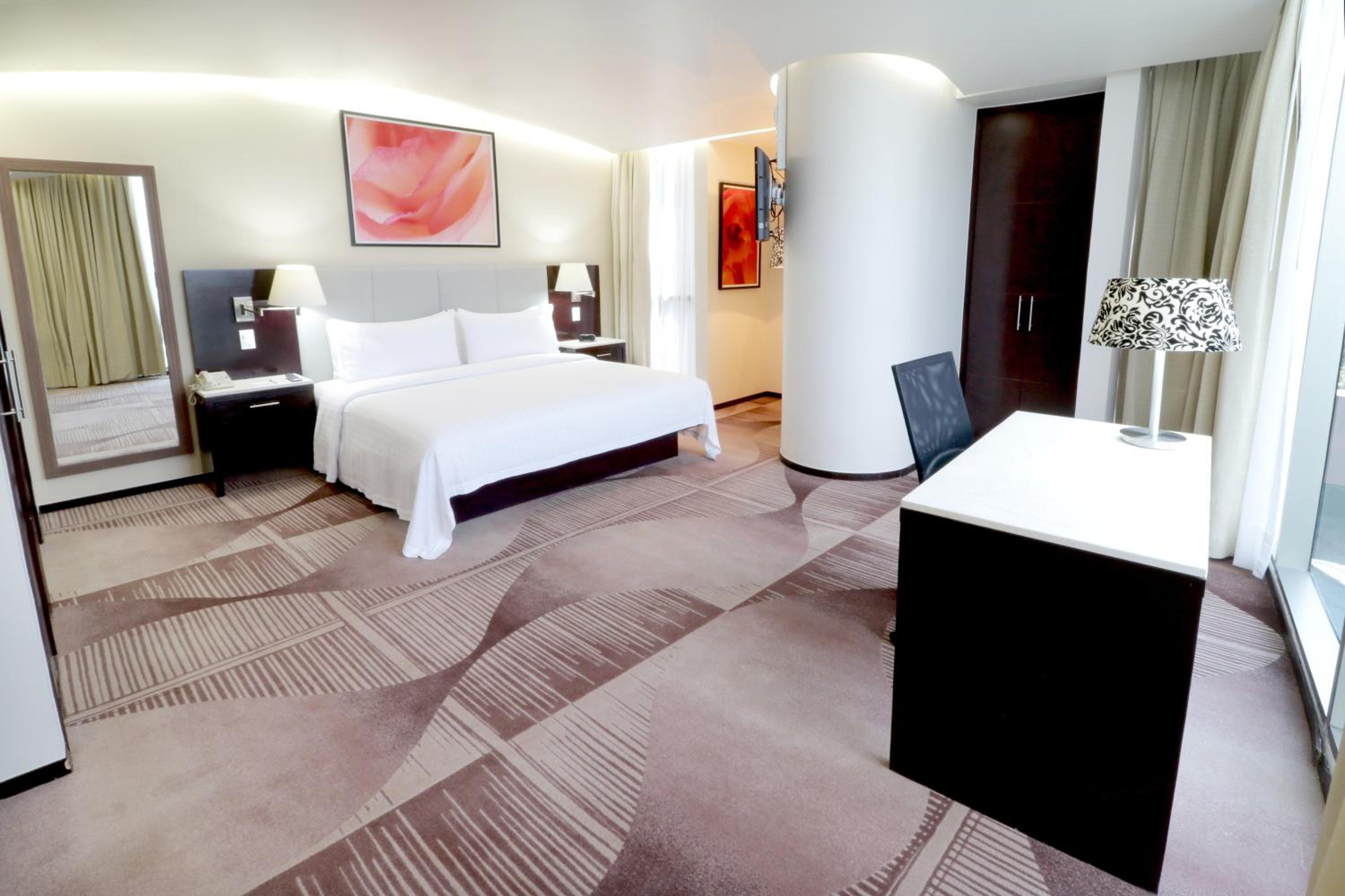 Premium King Room - Photo 2
