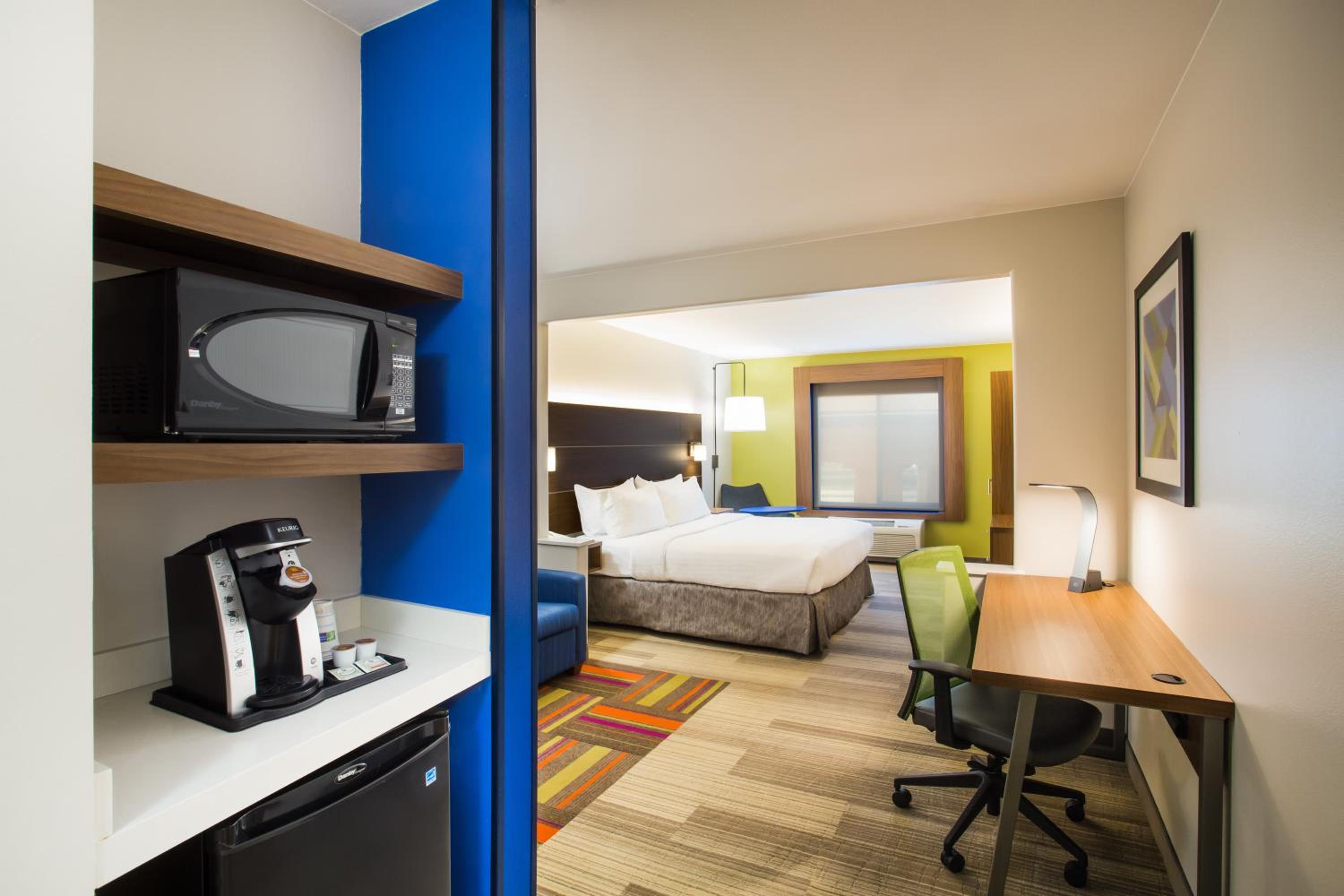 King Suite with Sofa Bed - Photo 4