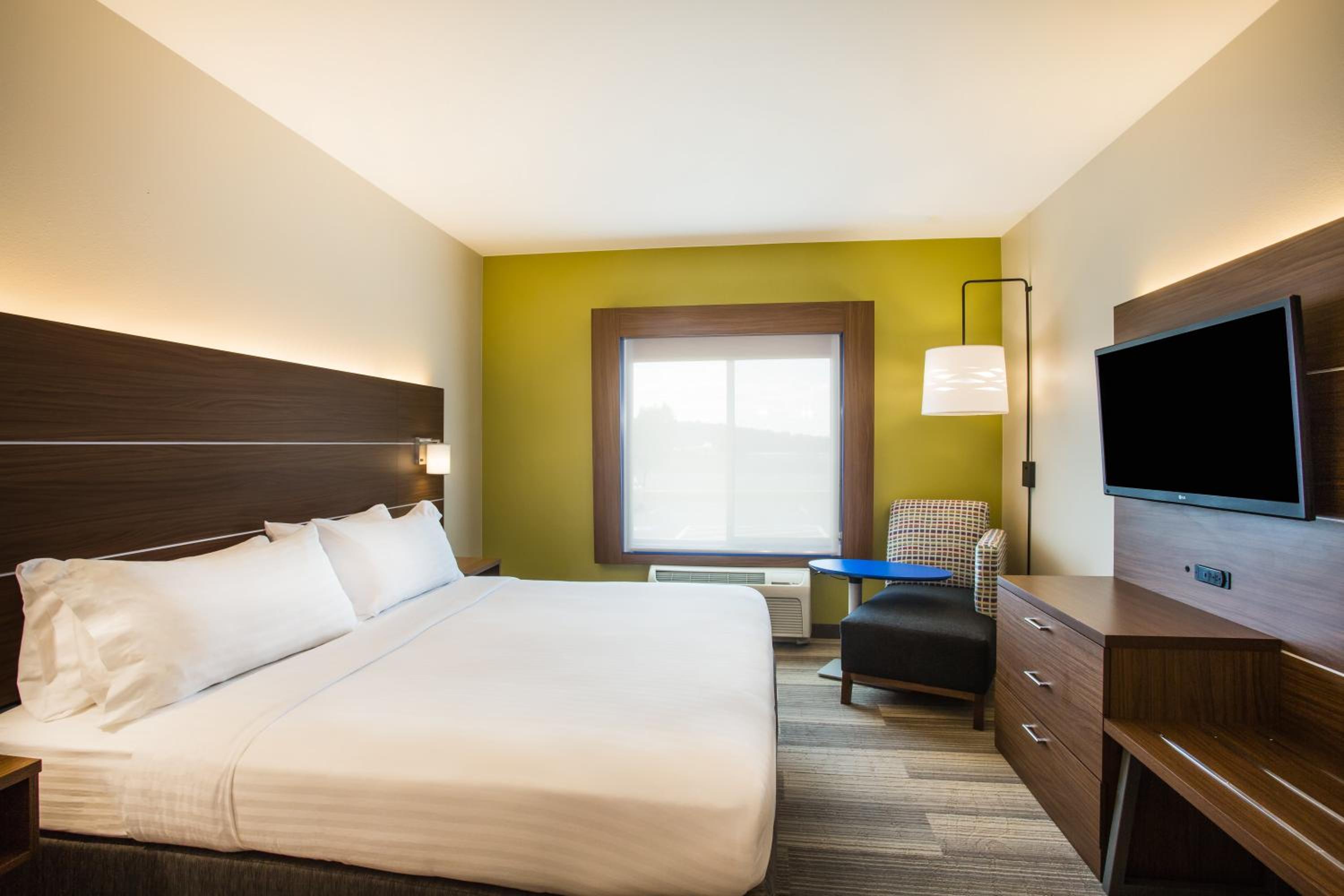 Standard King Room - Accessible - Photo 2
