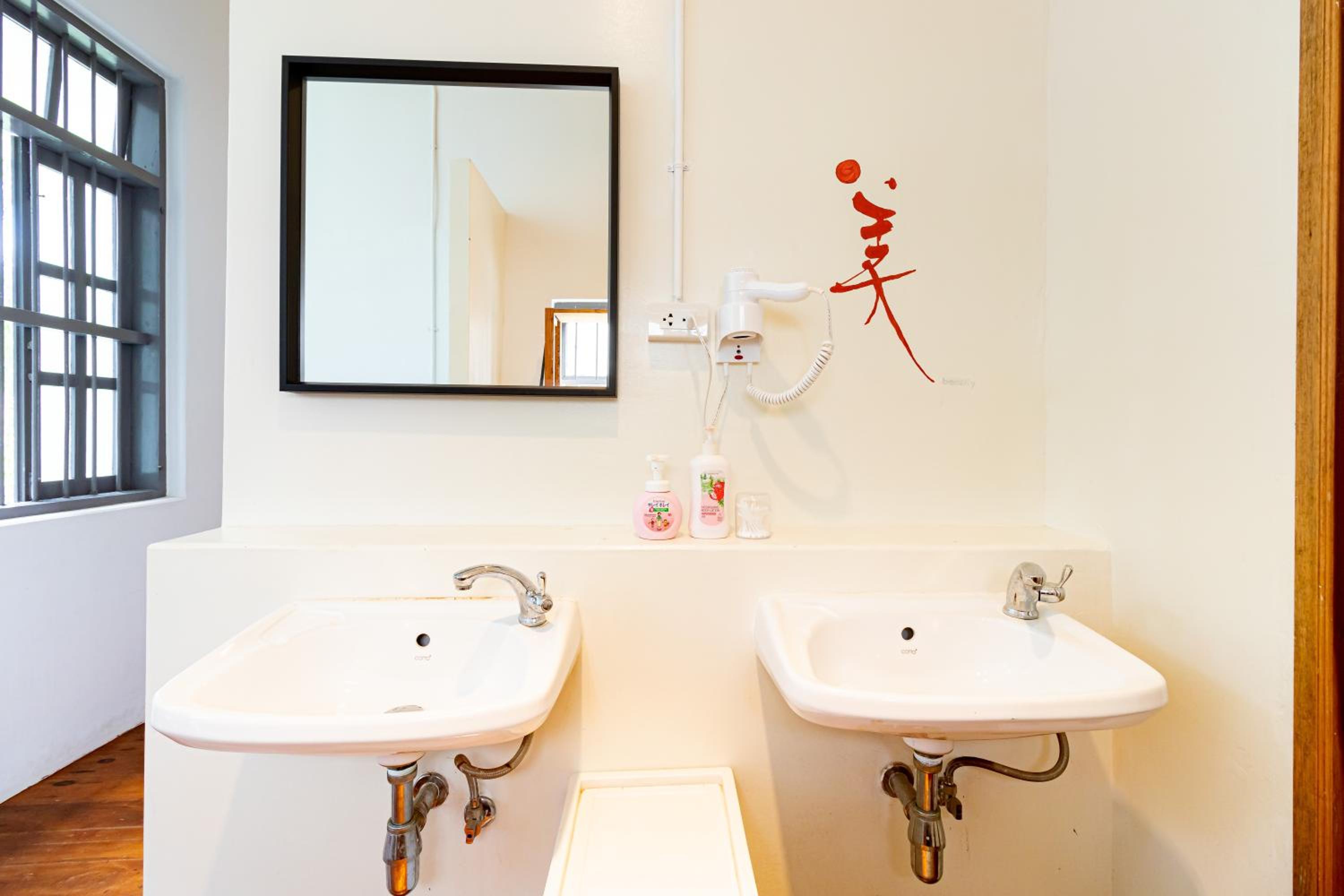Standard Double Room with Shared Bathroom photo 3