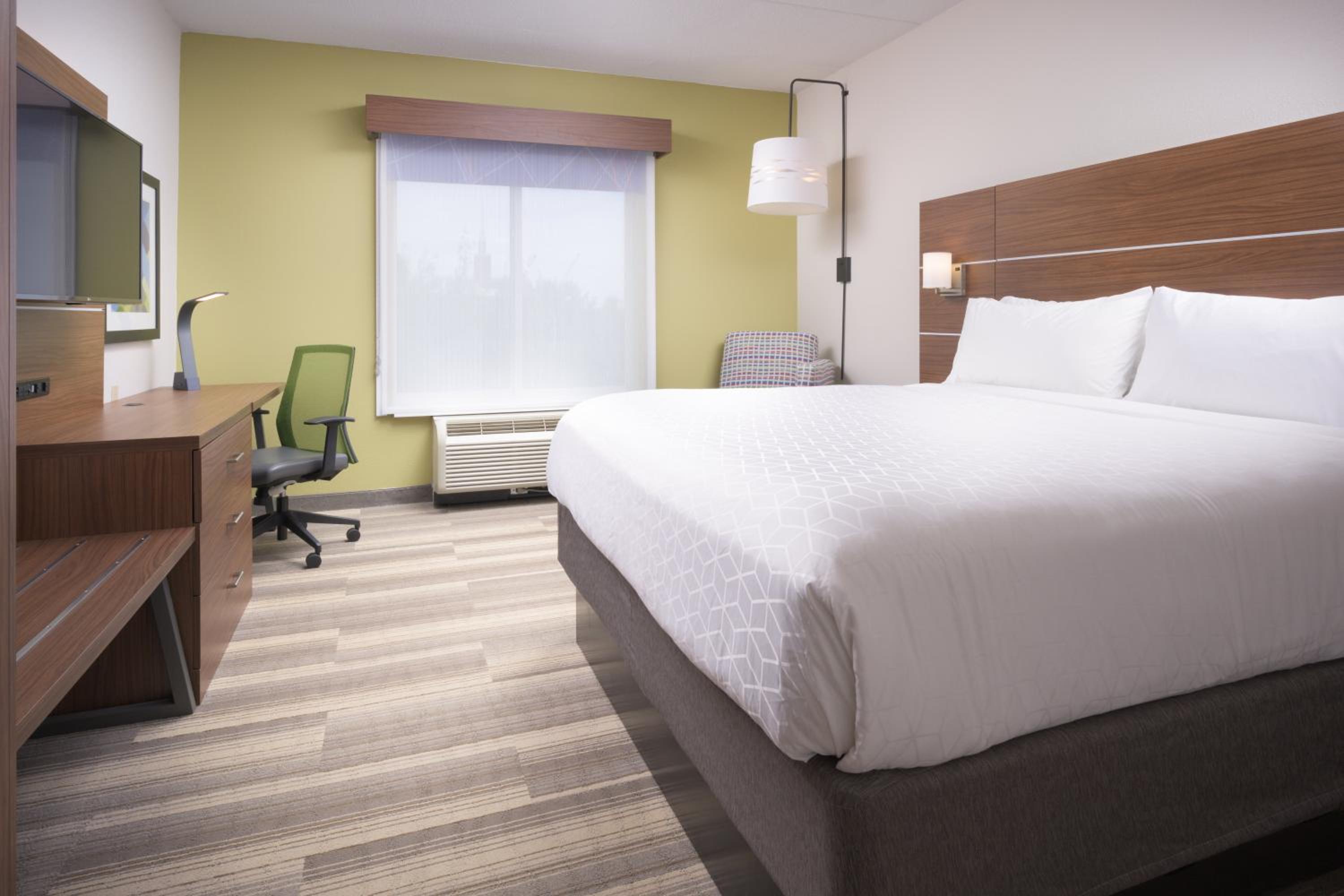Standard King Room - Photo 4