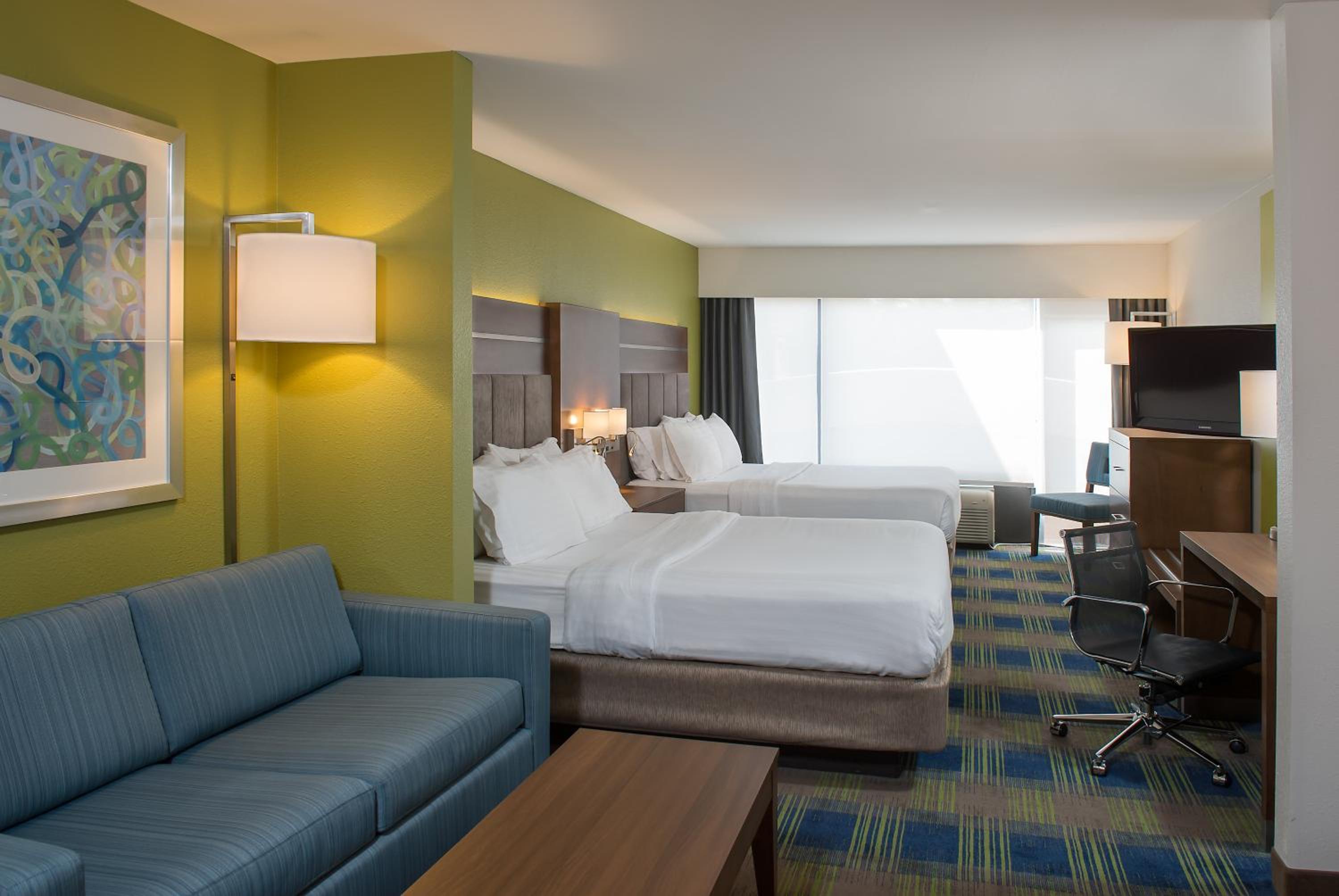 Suite with Two Queen Beds - Photo 3