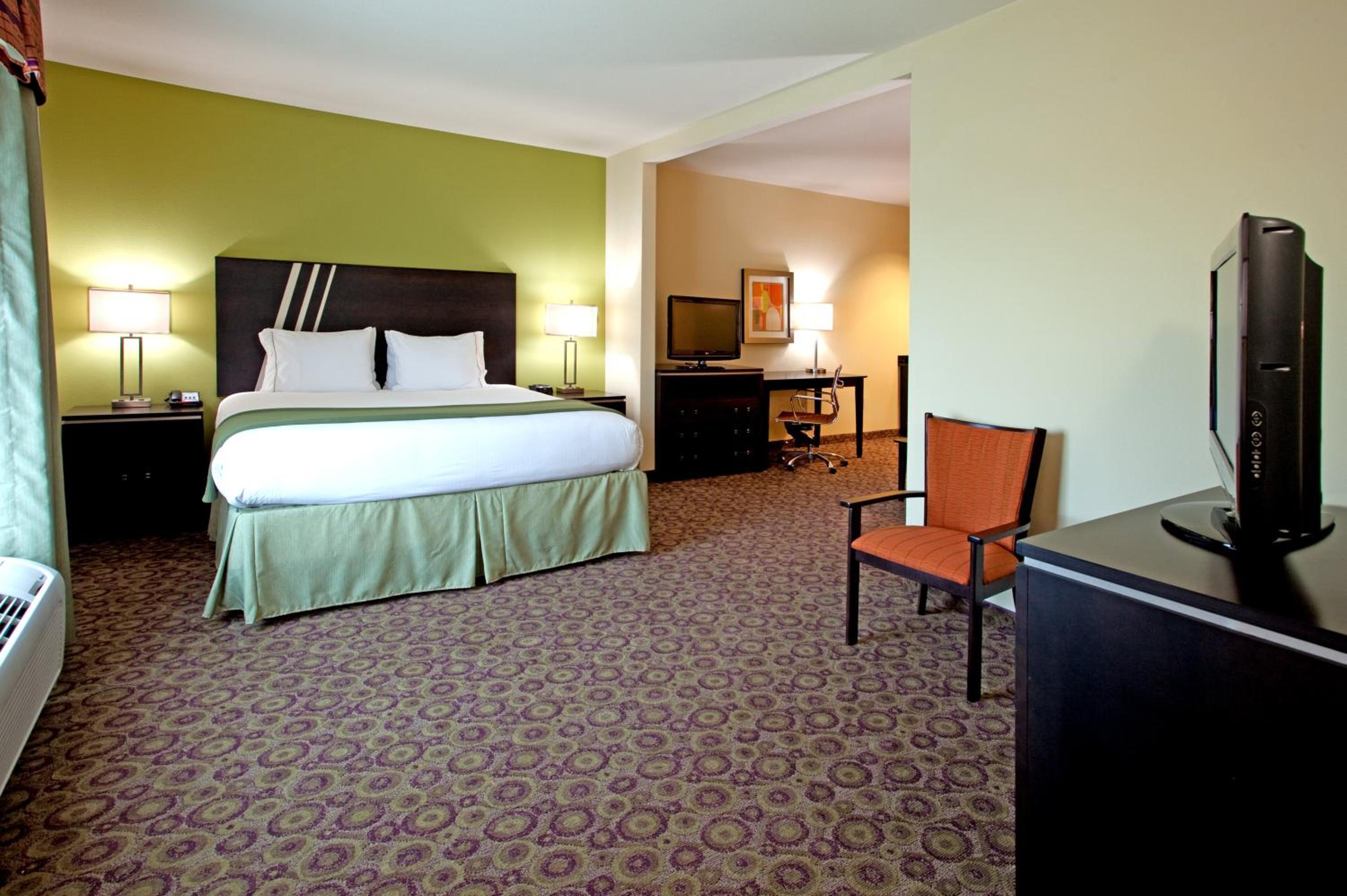 King Room - Mobility Access/Hearing Accessible - Photo 2