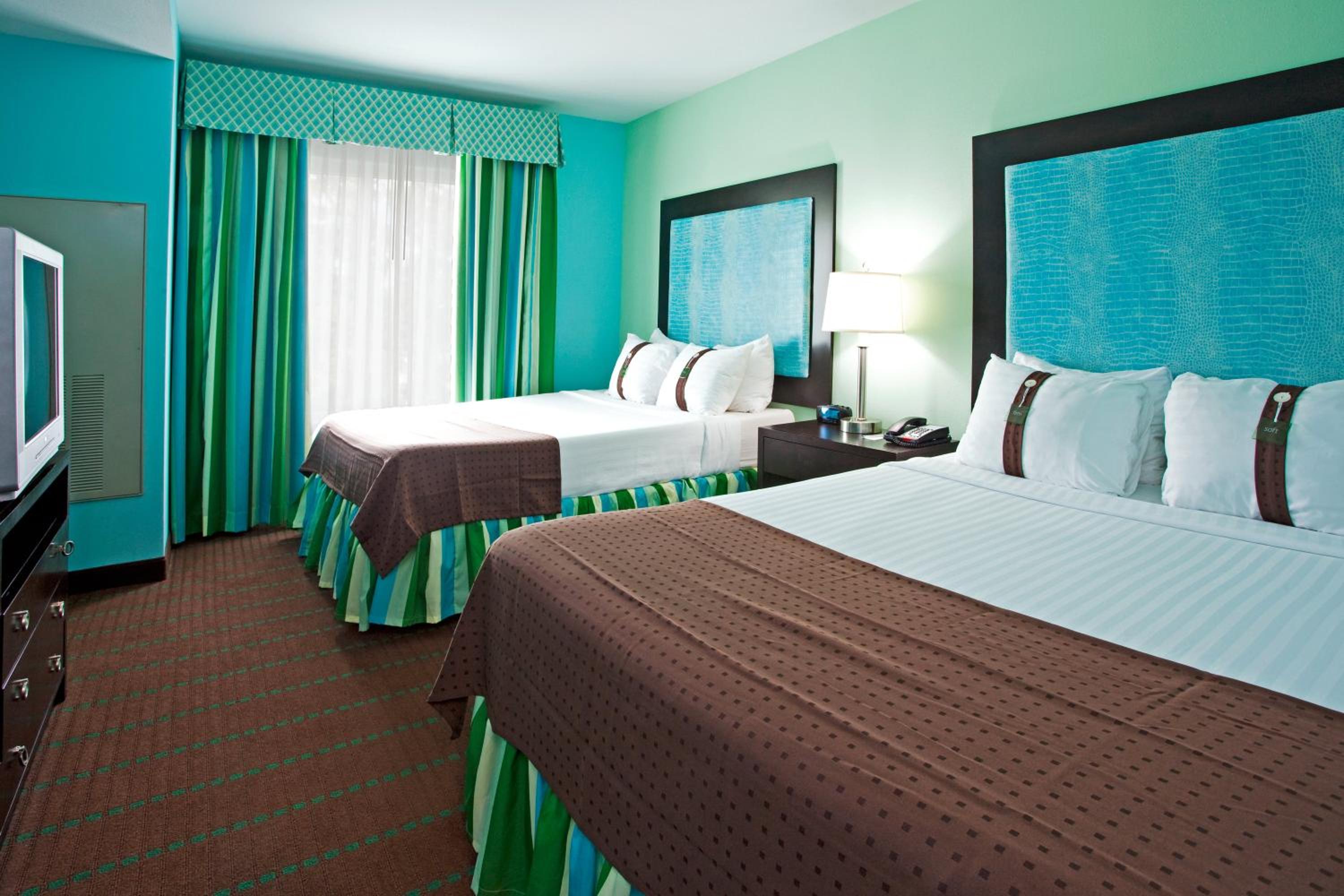 Queen Suite with Two Queen Beds - Photo 3