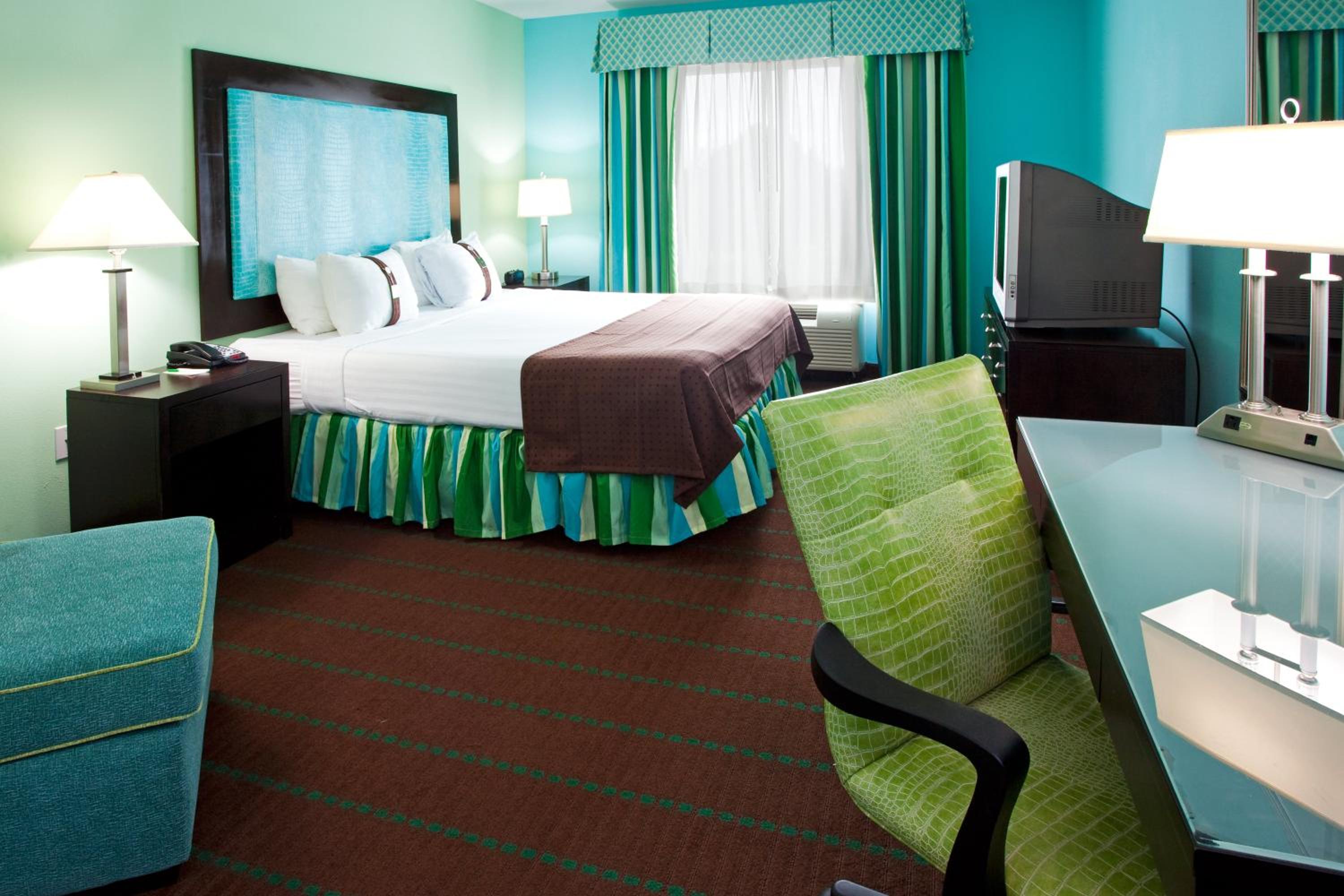 Standard King Room - Photo 3