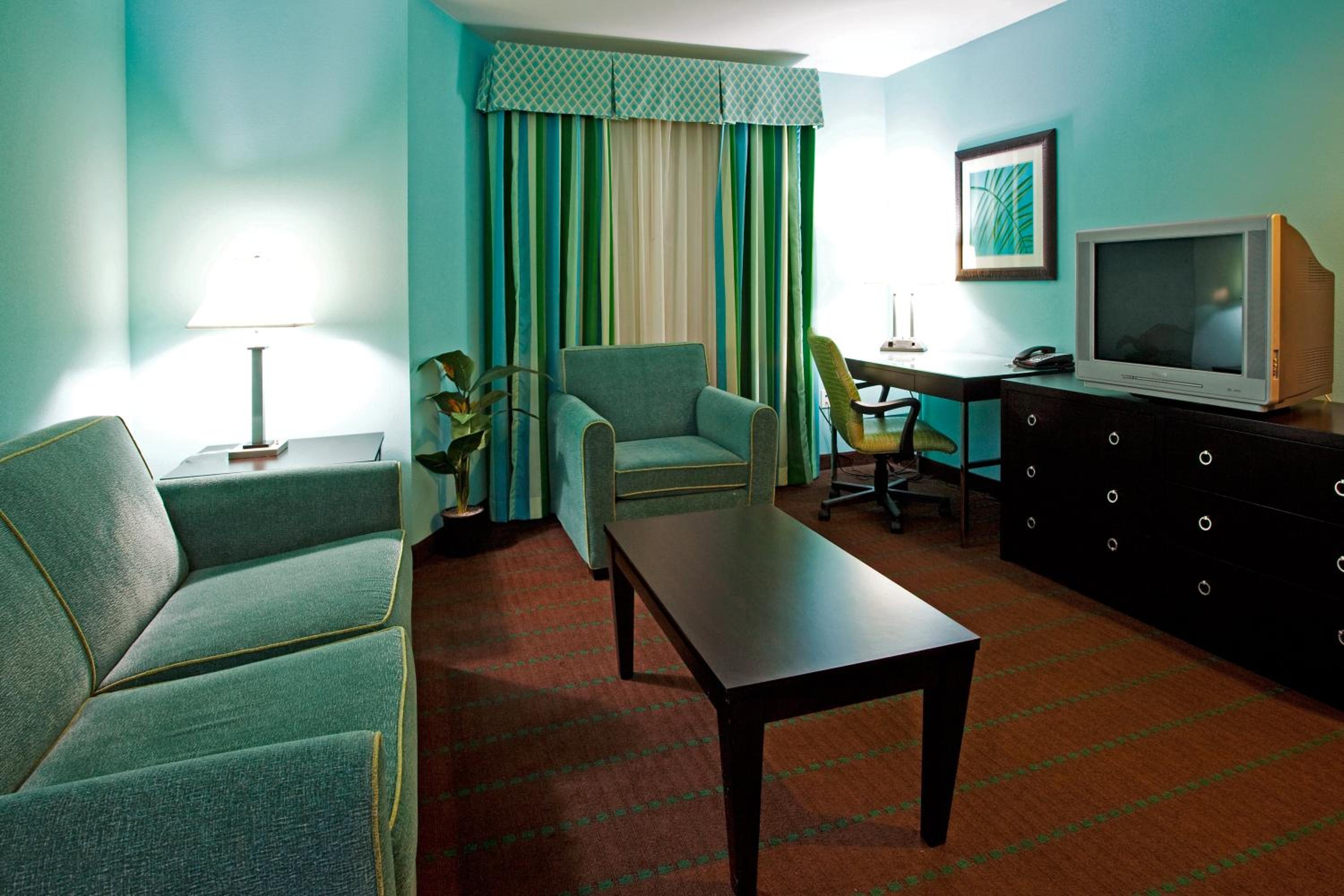 Queen Suite with Two Queen Beds - Photo 4