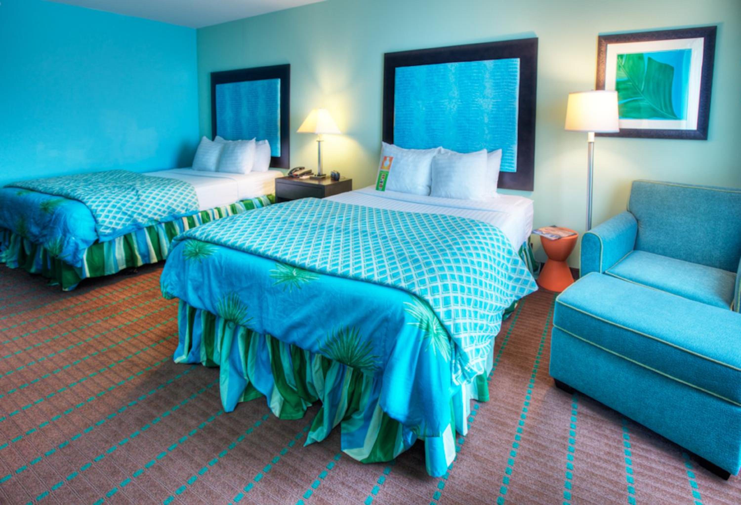 Standard Room with Two Queen Beds - Photo 3