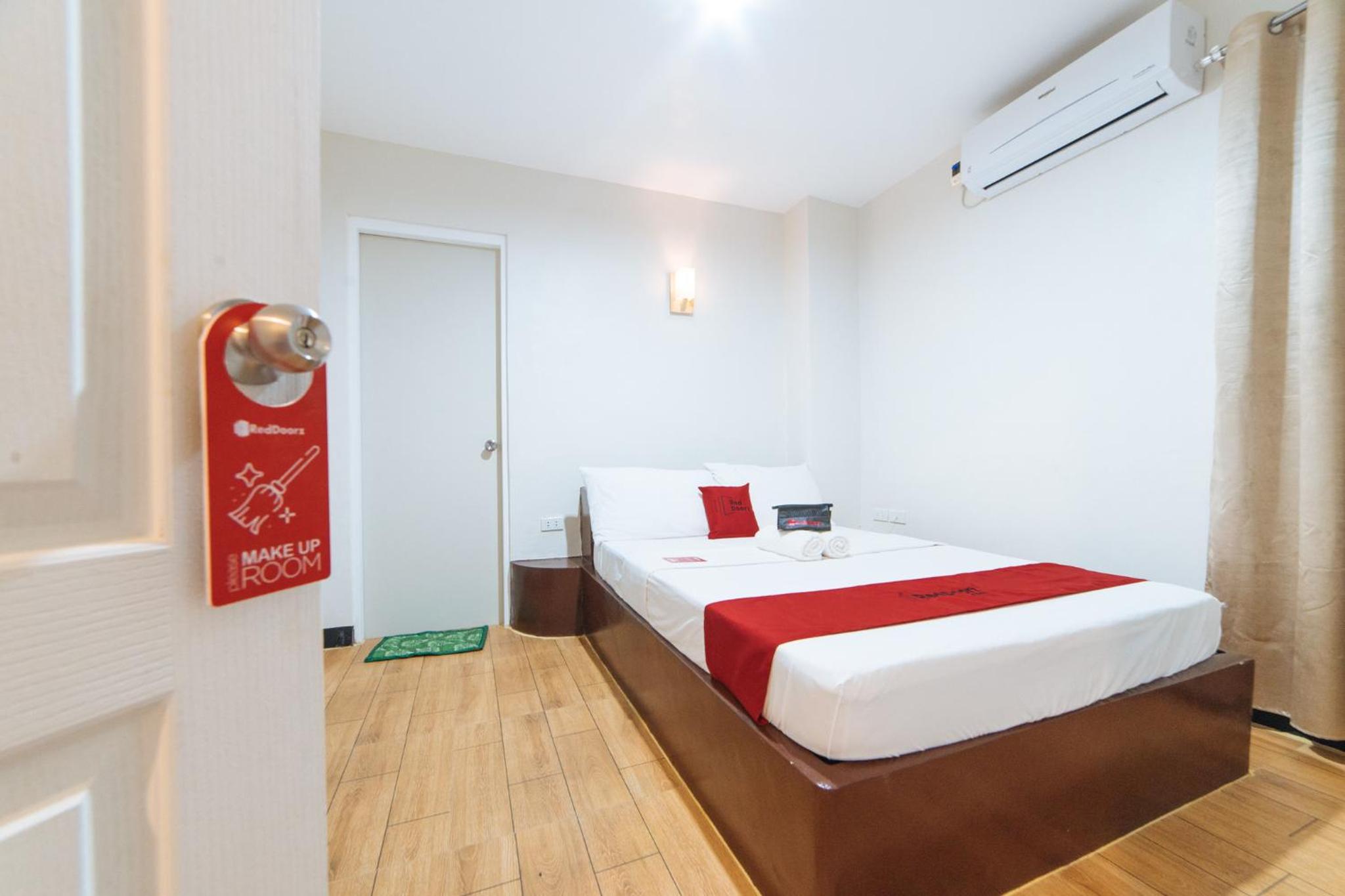 Deluxe Room - Photo 5