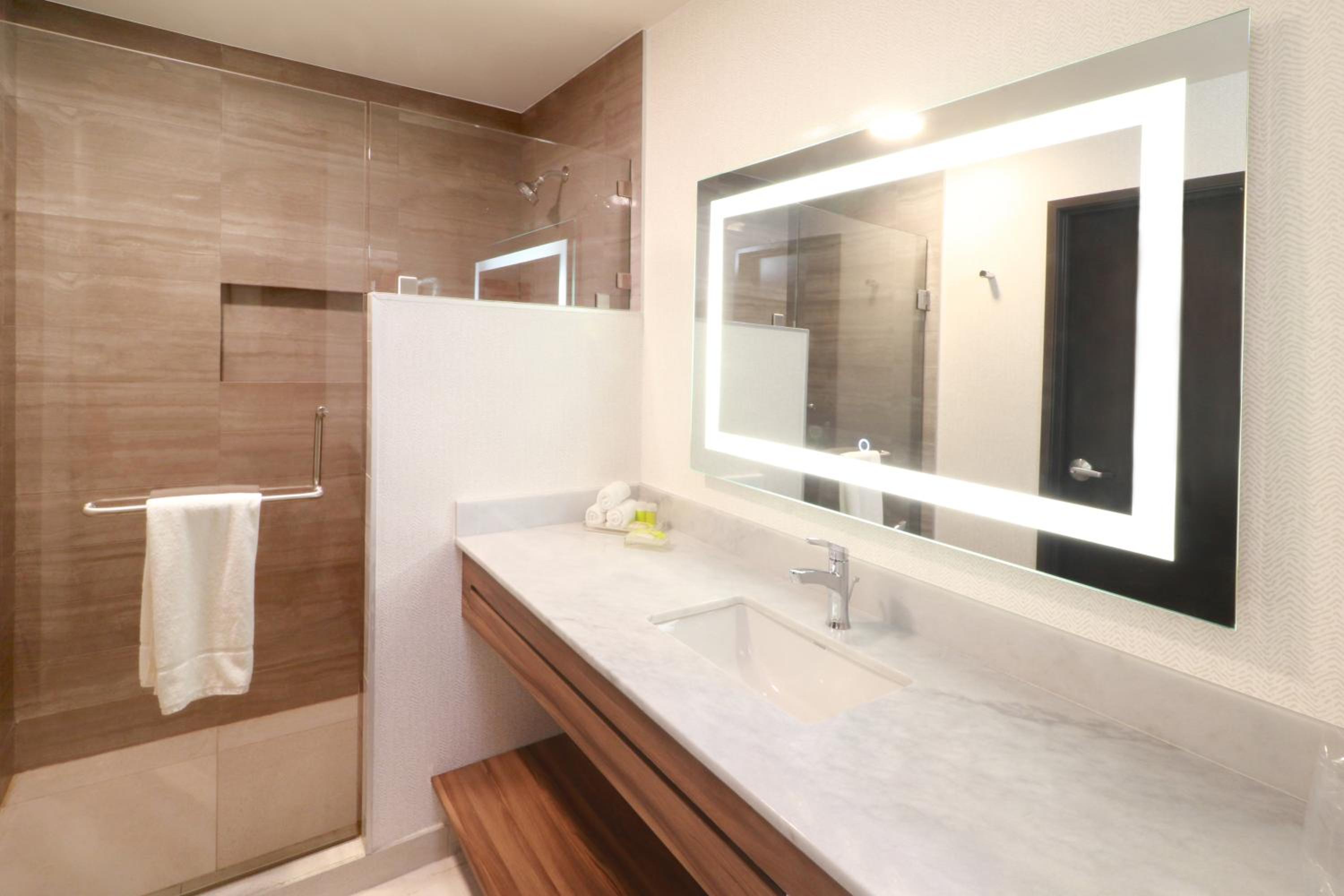 Business Suite - Non/Smoking - Photo 2