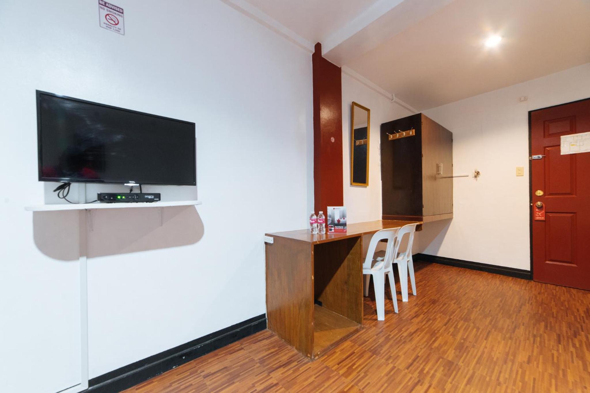 Deluxe Room - Photo 8